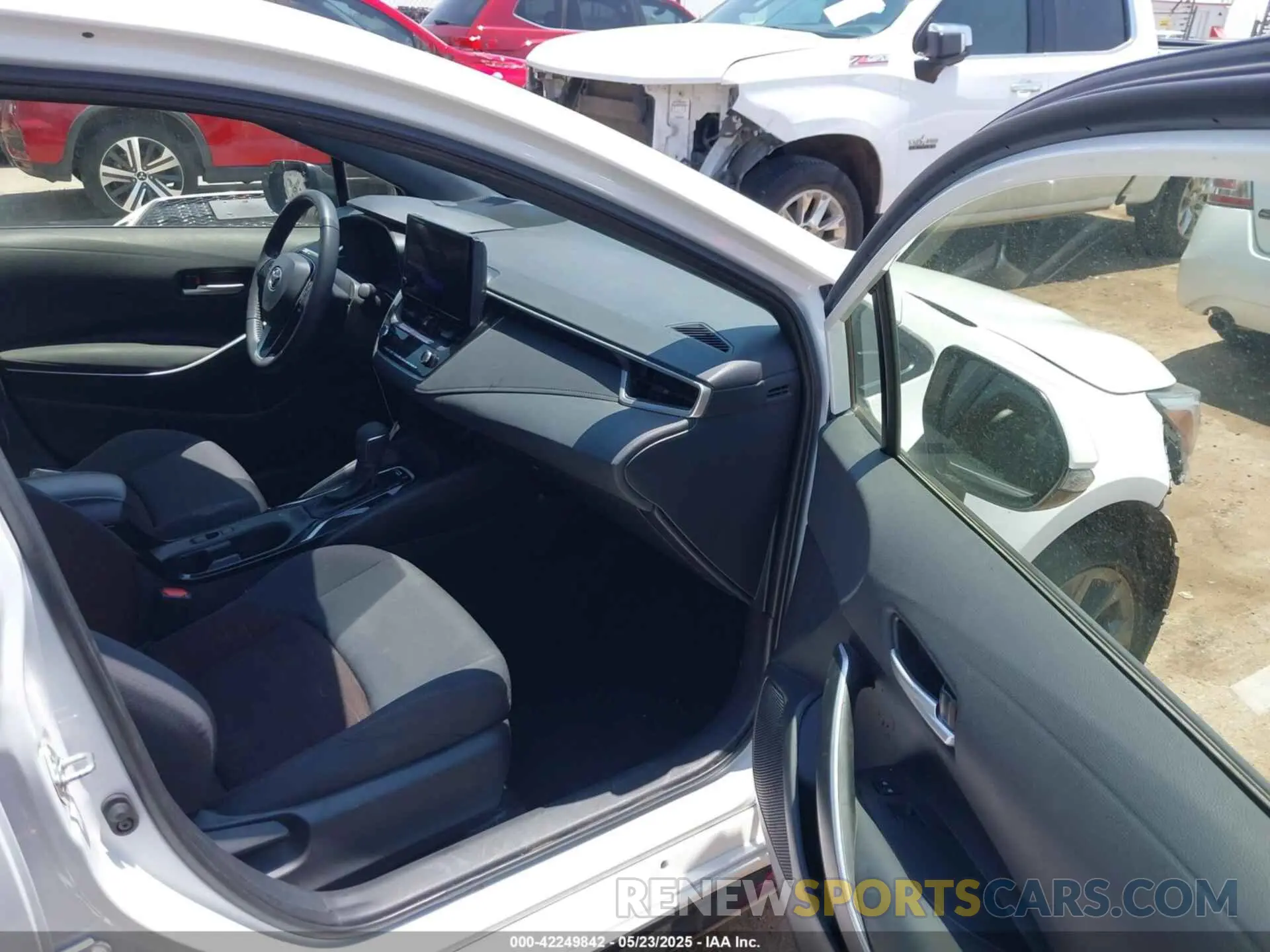 5 fotografías del automóvil dañado JTDS4MCE7P3517400 TOYOTA COROLLA 2023
