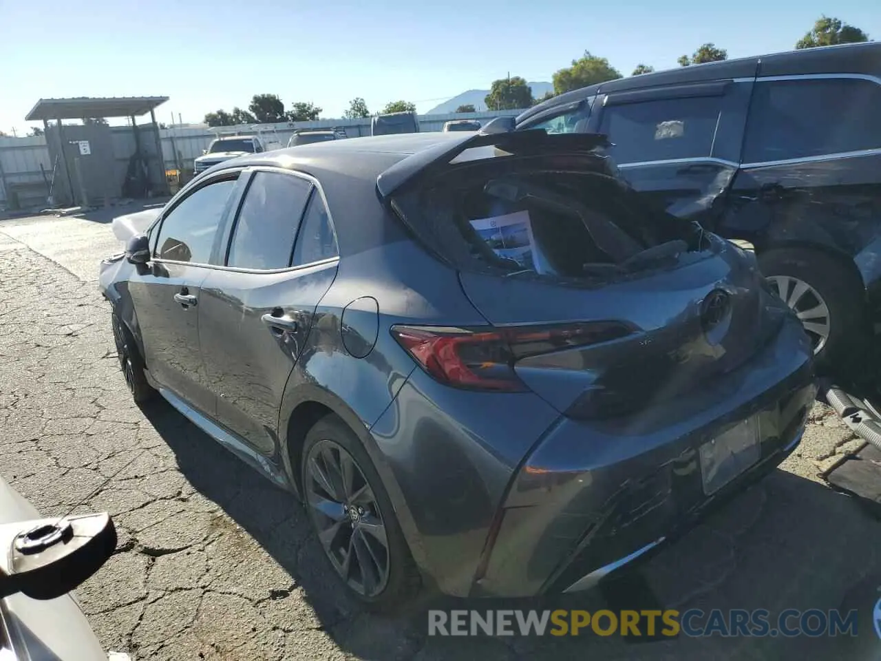 2 fotografías del automóvil dañado JTNC4MBE1P3204795 TOYOTA COROLLA 2023