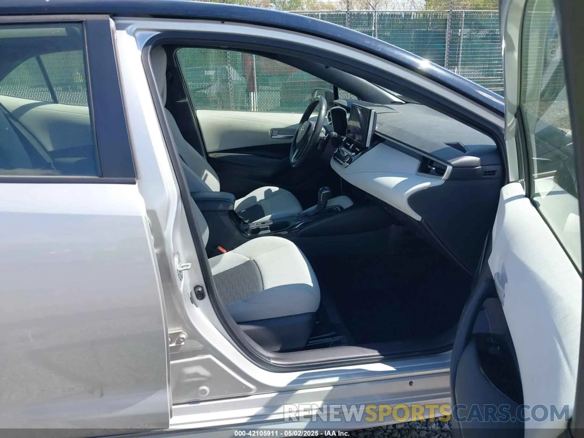 5 fotografías del automóvil dañado JTND4MBE4P3199497 TOYOTA COROLLA 2023