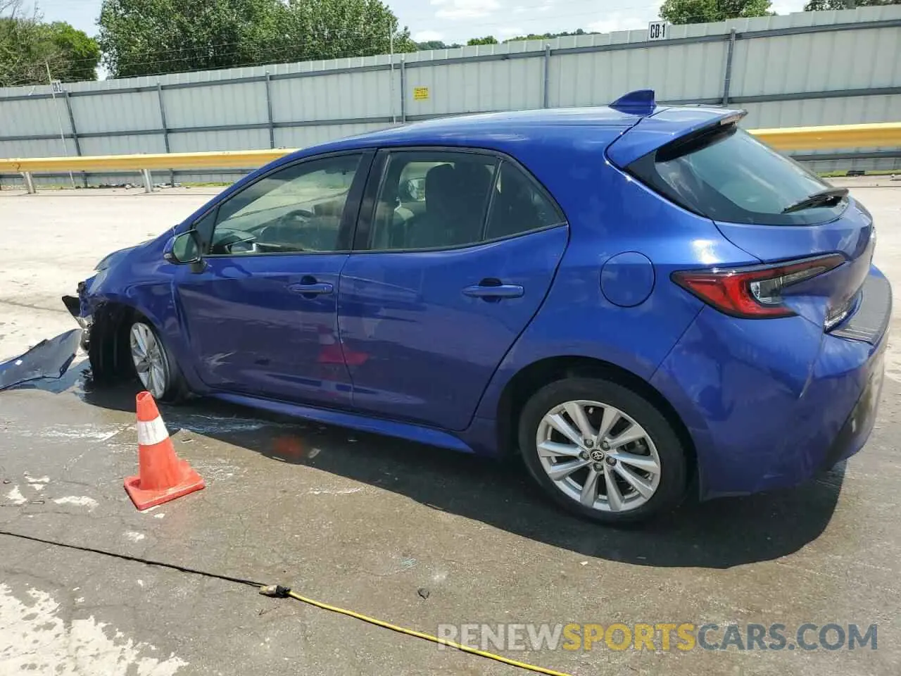 2 fotografías del automóvil dañado JTND4MBE4P3206769 TOYOTA COROLLA 2023