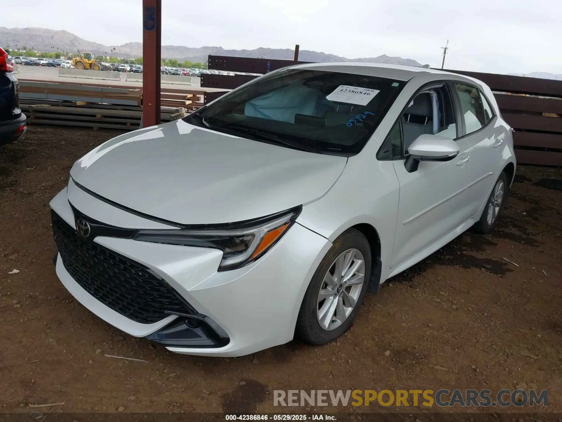 2 fotografías del automóvil dañado JTND4MBE6P3192552 TOYOTA COROLLA 2023