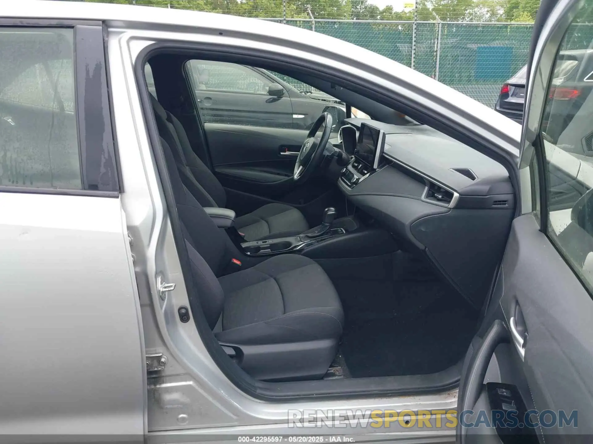 5 fotografías del automóvil dañado JTND4MBE6P3201993 TOYOTA COROLLA 2023
