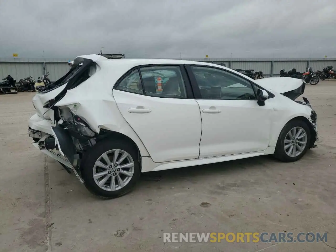 3 fotografías del automóvil dañado JTND4MBE9P3207772 TOYOTA COROLLA 2023