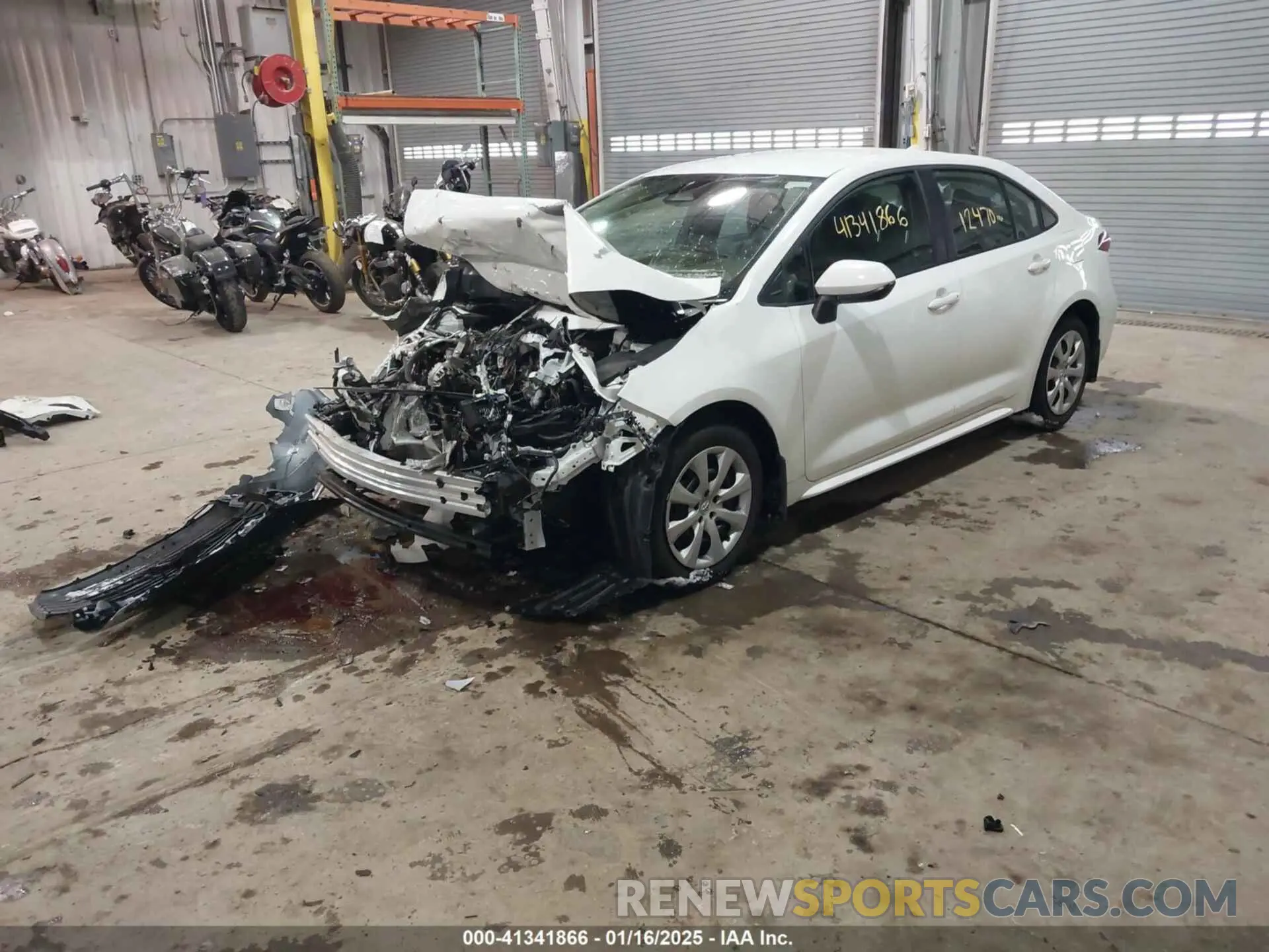 2 fotografías del automóvil dañado 5YFB4MDE0RP118014 TOYOTA COROLLA 2024