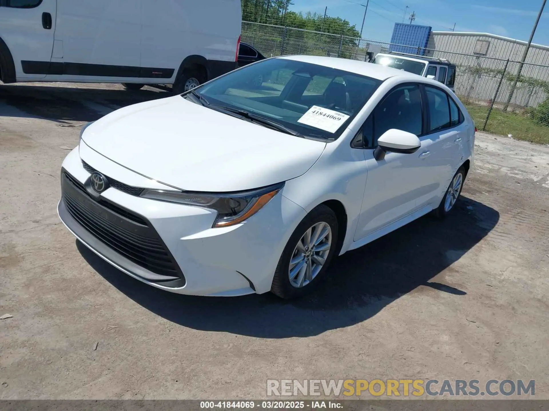 2 fotografías del automóvil dañado 5YFB4MDE1RP081166 TOYOTA COROLLA 2024