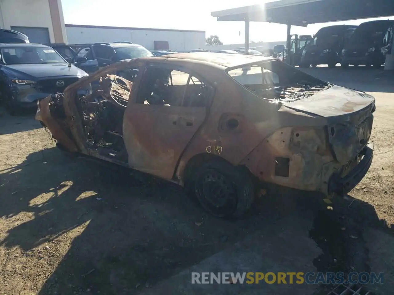 2 fotografías del automóvil dañado 5YFB4MDE1RP140409 TOYOTA COROLLA 2024
