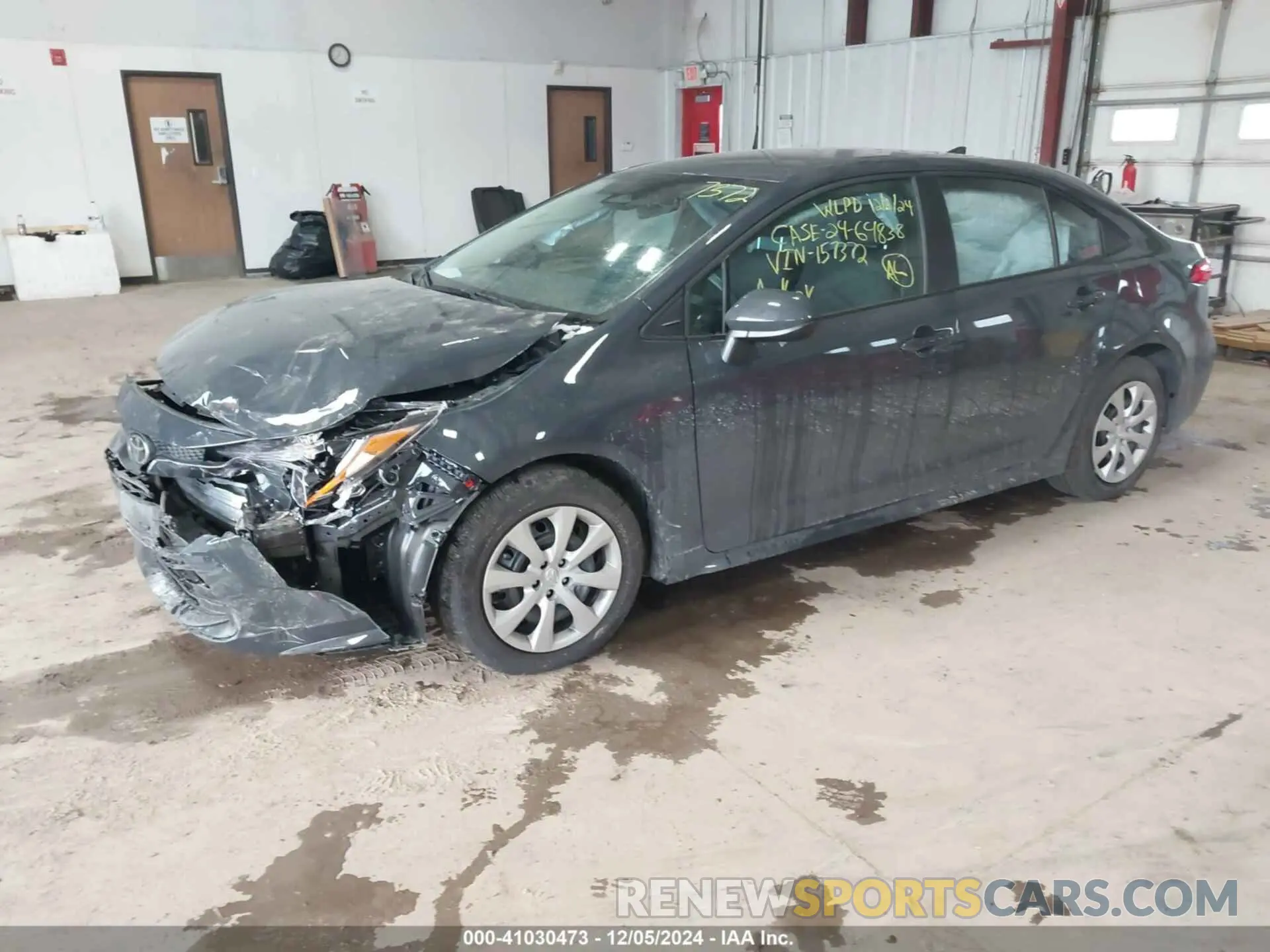 2 fotografías del automóvil dañado 5YFB4MDE1RP157372 TOYOTA COROLLA 2024