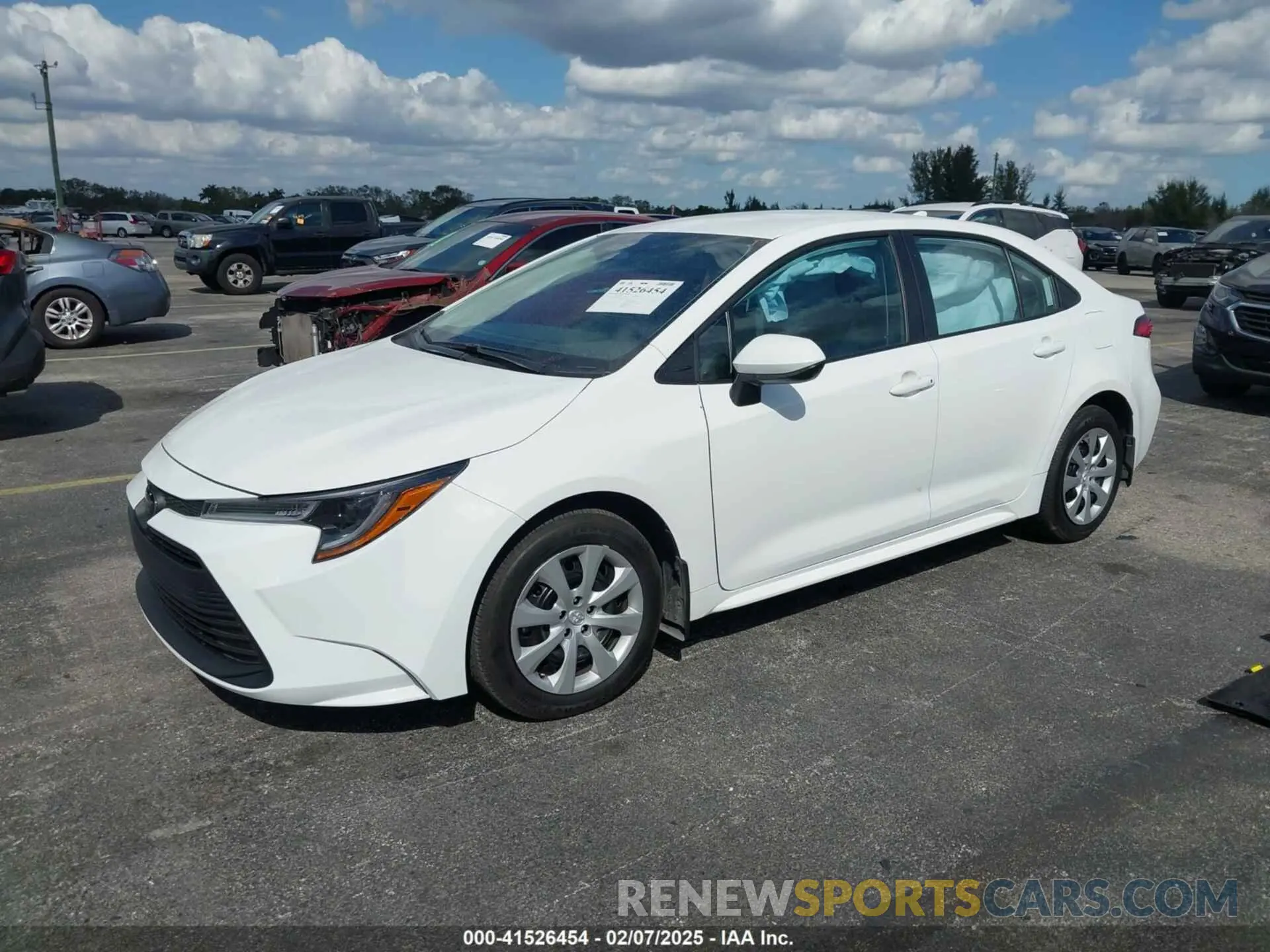 2 fotografías del automóvil dañado 5YFB4MDE1RP225783 TOYOTA COROLLA 2024