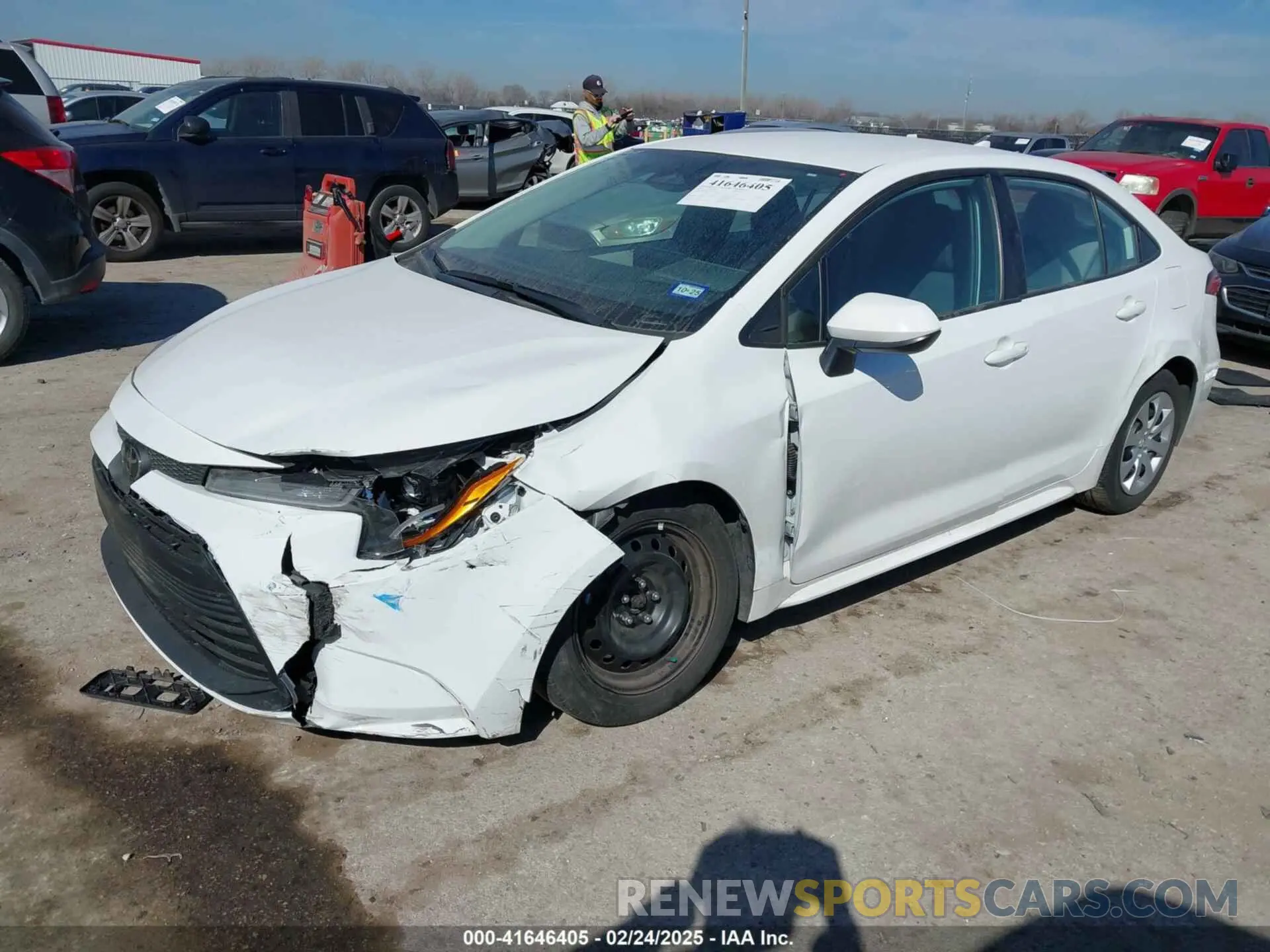 2 fotografías del automóvil dañado 5YFB4MDE2RP092483 TOYOTA COROLLA 2024