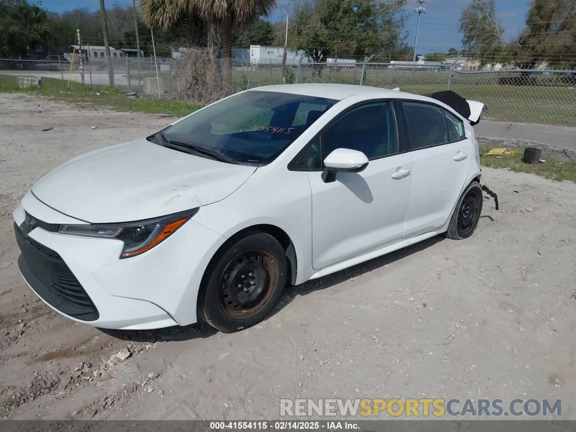 2 fotografías del automóvil dañado 5YFB4MDE2RP115227 TOYOTA COROLLA 2024