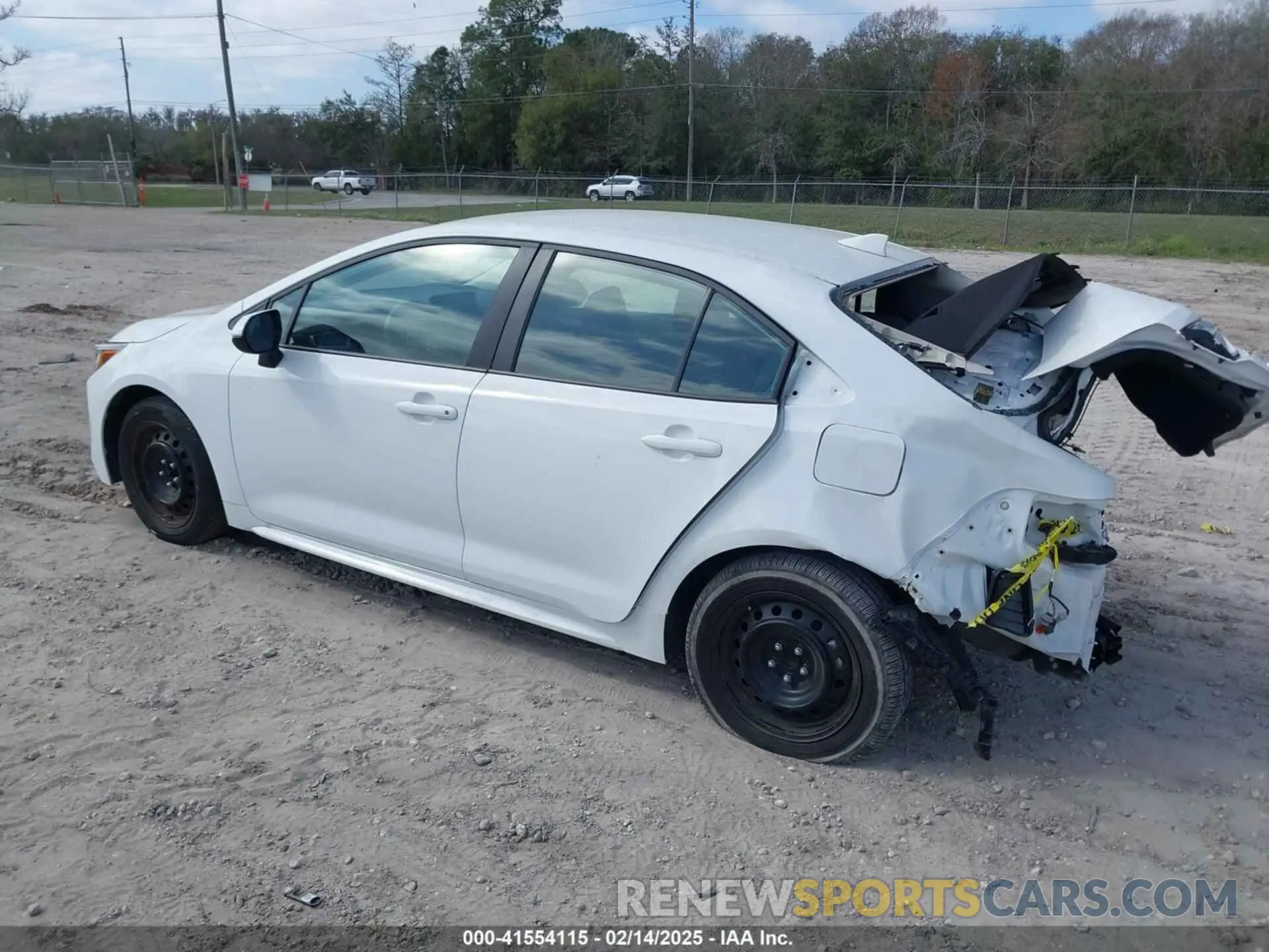 3 fotografías del automóvil dañado 5YFB4MDE2RP115227 TOYOTA COROLLA 2024
