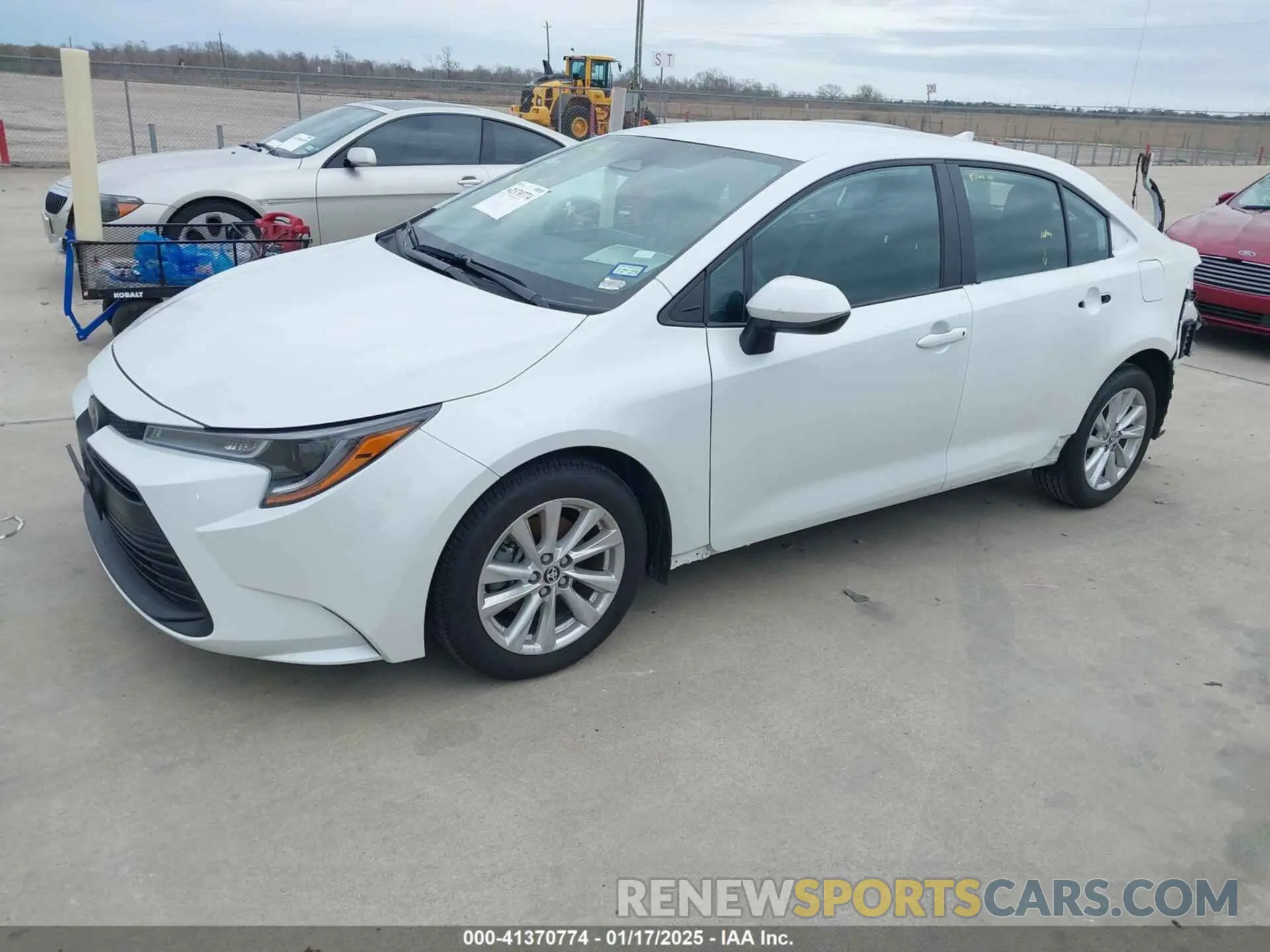2 fotografías del automóvil dañado 5YFB4MDE2RP121884 TOYOTA COROLLA 2024