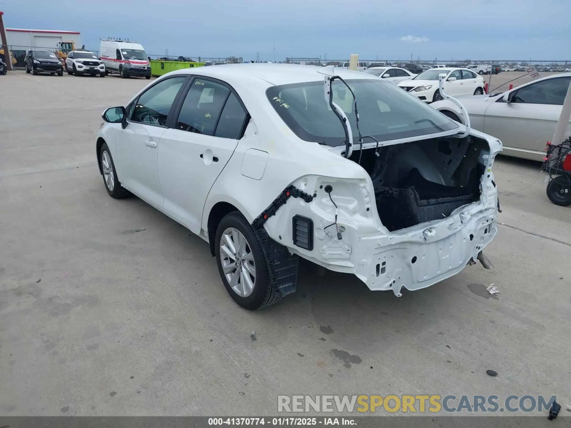 3 fotografías del automóvil dañado 5YFB4MDE2RP121884 TOYOTA COROLLA 2024