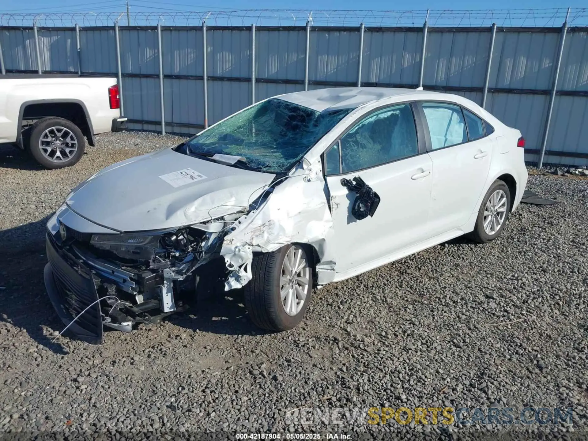 2 fotografías del automóvil dañado 5YFB4MDE2RP152441 TOYOTA COROLLA 2024