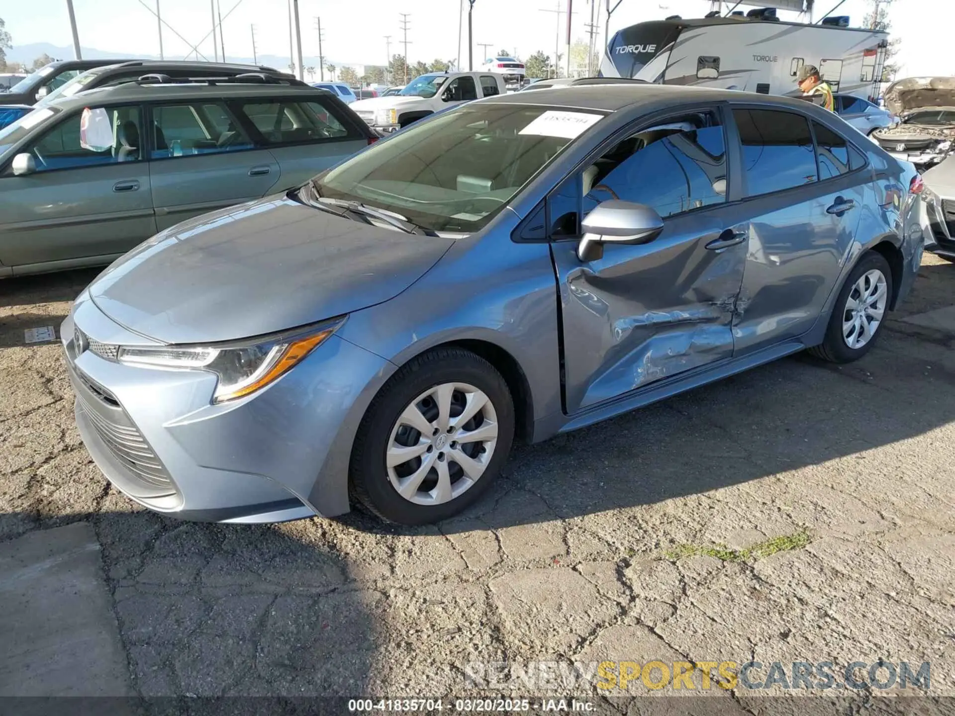 2 fotografías del automóvil dañado 5YFB4MDE2RP157932 TOYOTA COROLLA 2024