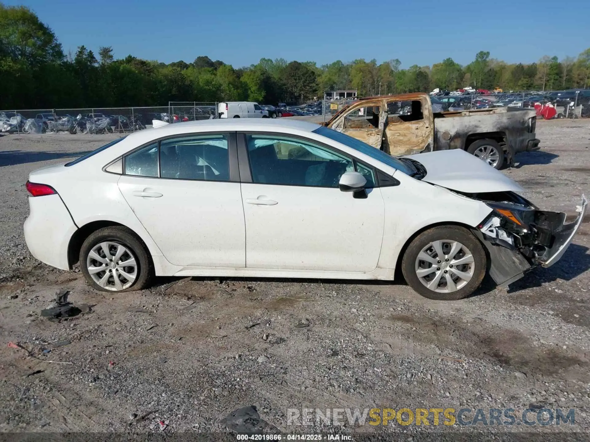 13 fotografías del automóvil dañado 5YFB4MDE2RP157963 TOYOTA COROLLA 2024