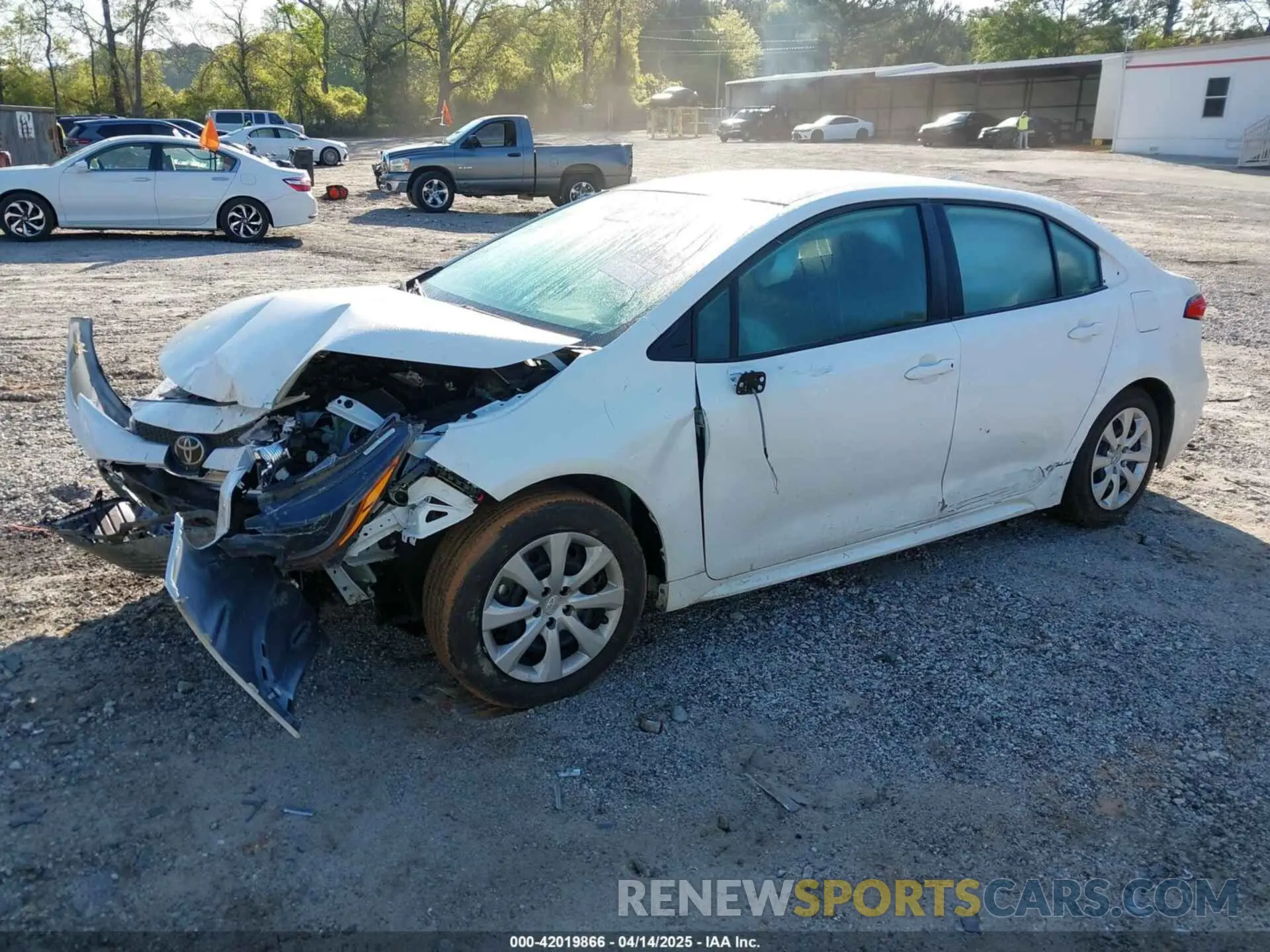 2 fotografías del automóvil dañado 5YFB4MDE2RP157963 TOYOTA COROLLA 2024