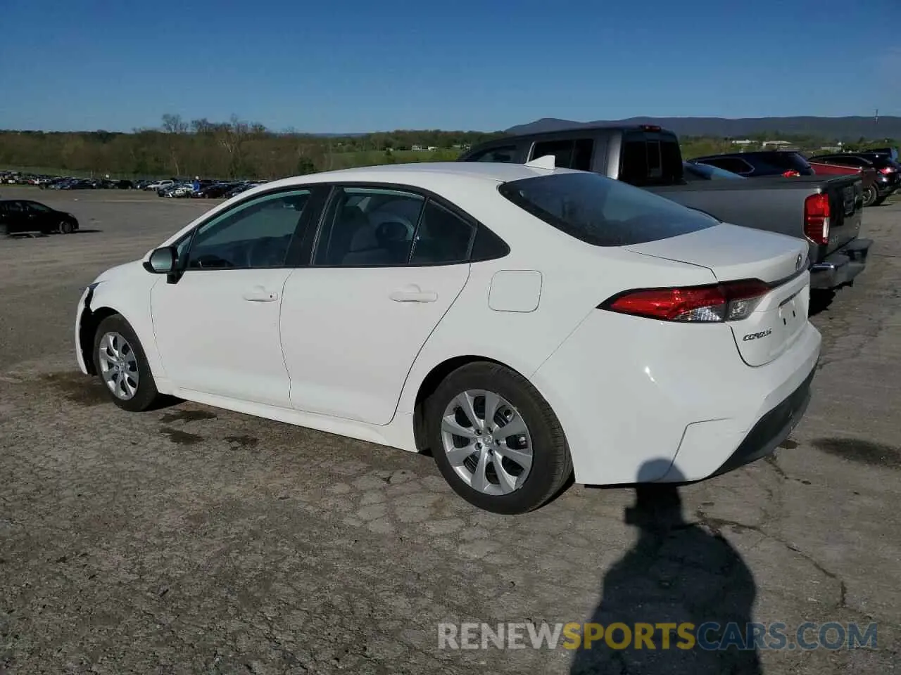 2 fotografías del automóvil dañado 5YFB4MDE2RP165593 TOYOTA COROLLA 2024