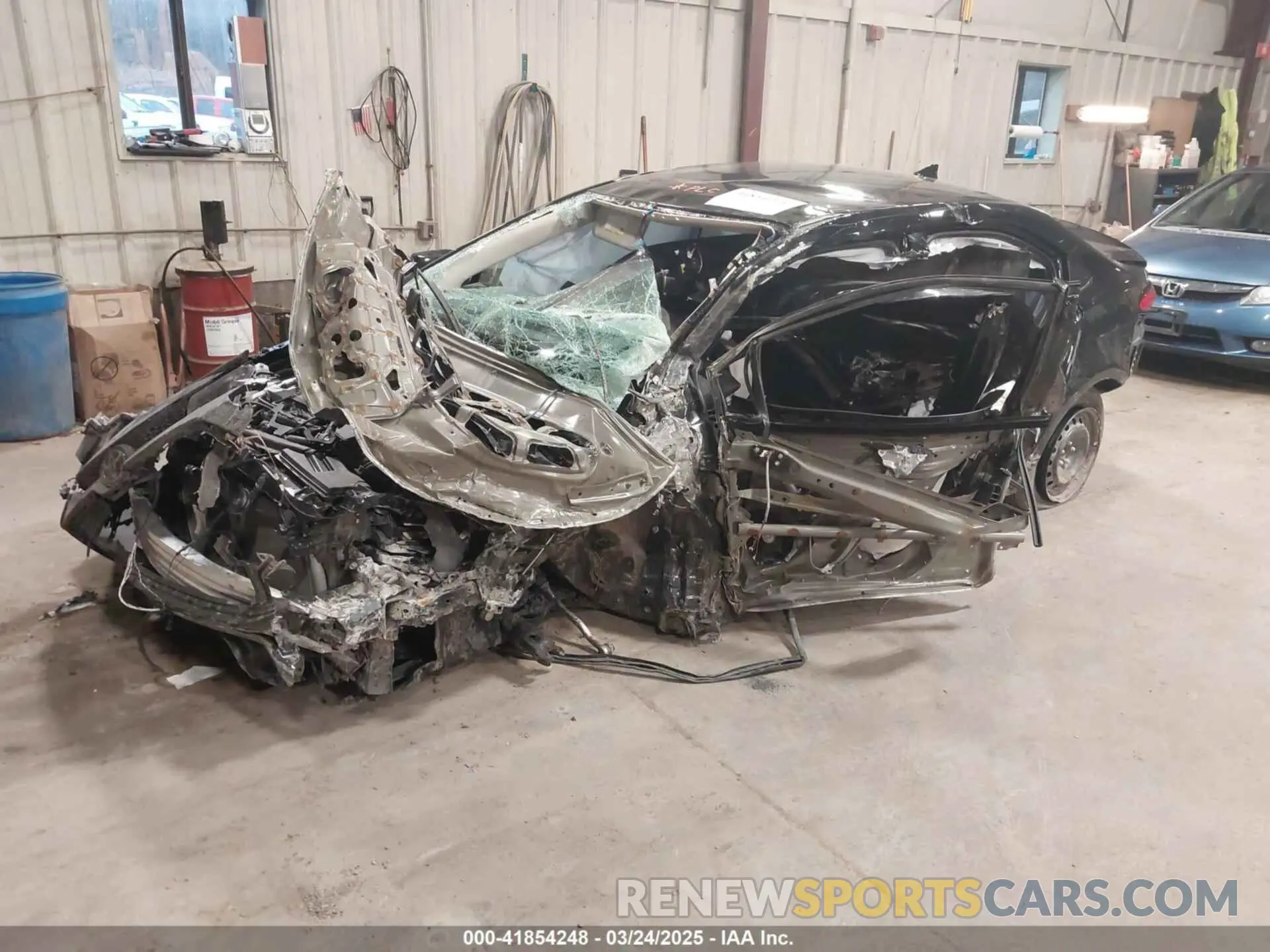 2 fotografías del automóvil dañado 5YFB4MDE2RP216140 TOYOTA COROLLA 2024