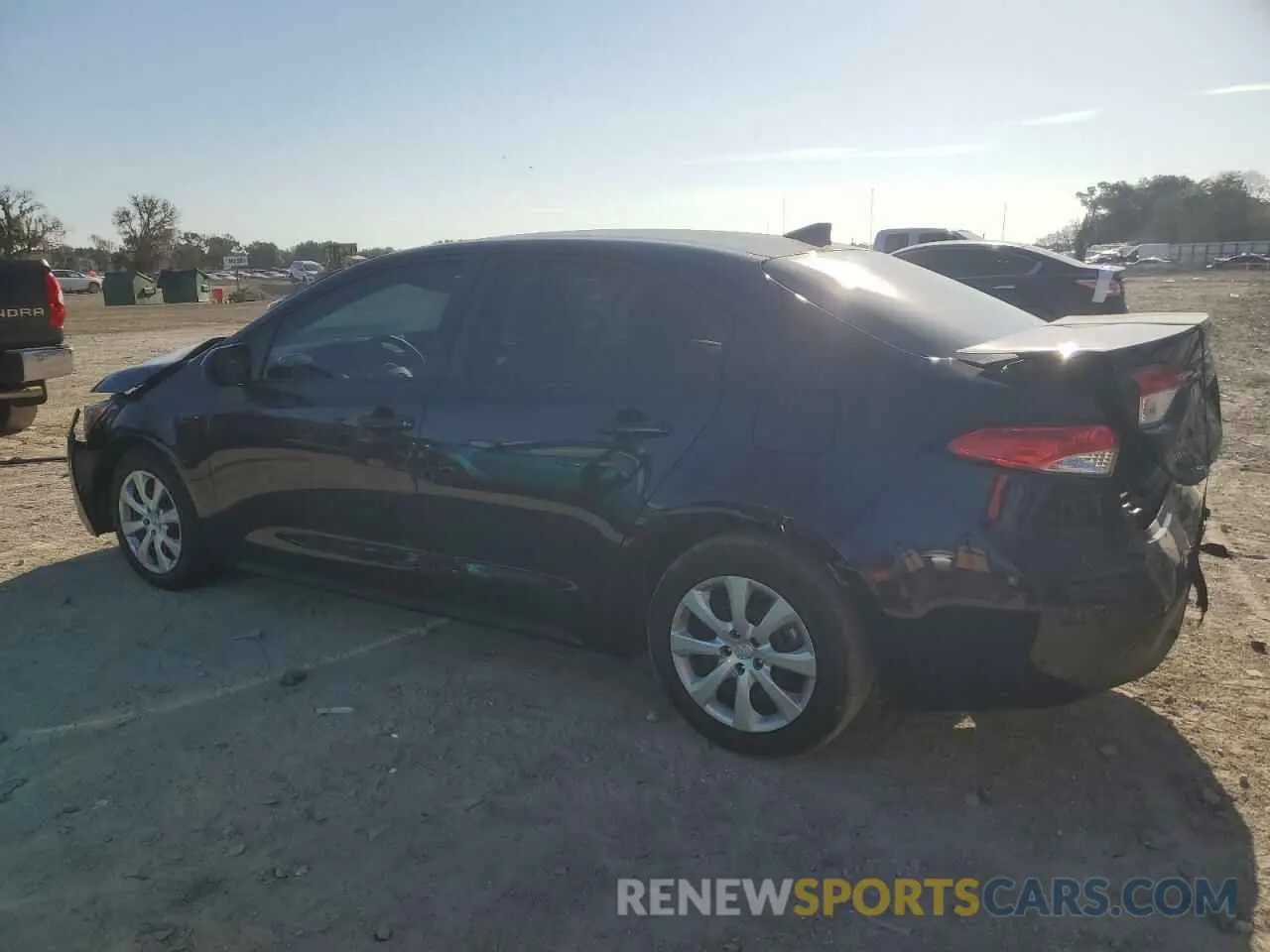 2 fotografías del automóvil dañado 5YFB4MDE4RP093439 TOYOTA COROLLA 2024