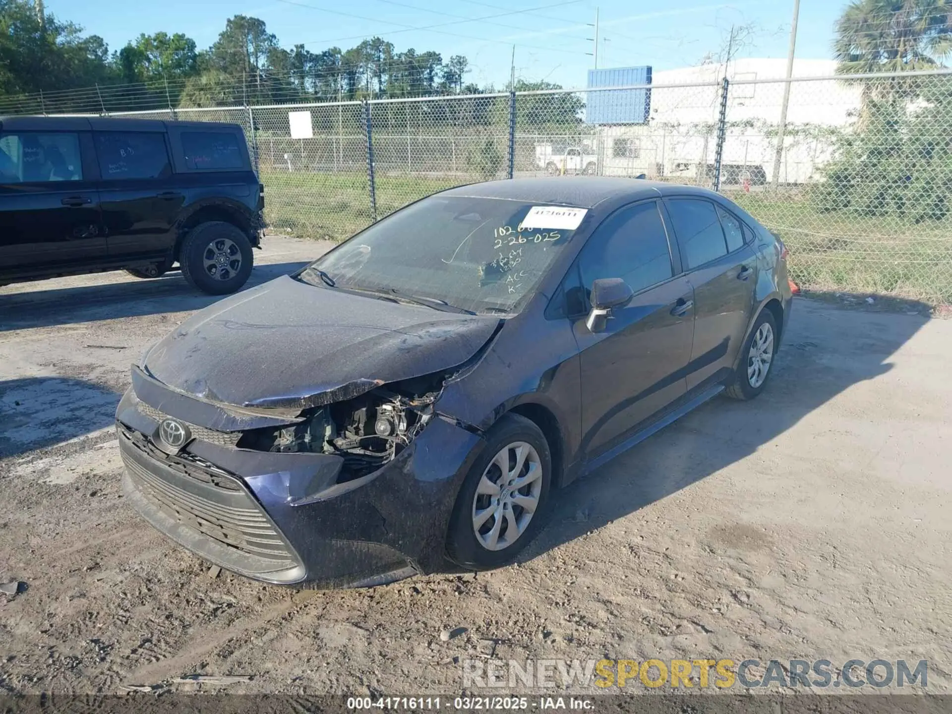 2 fotografías del automóvil dañado 5YFB4MDE4RP102687 TOYOTA COROLLA 2024