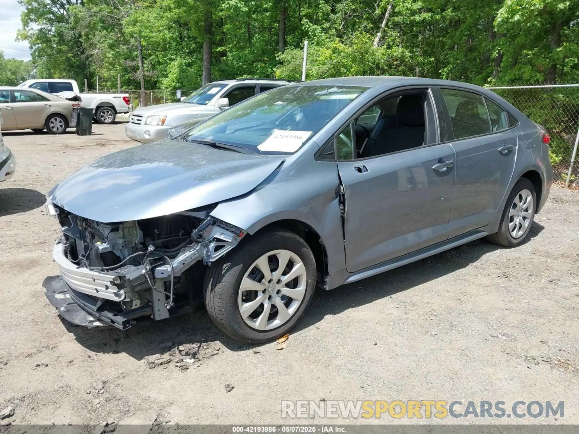 2 fotografías del automóvil dañado 5YFB4MDE4RP108537 TOYOTA COROLLA 2024