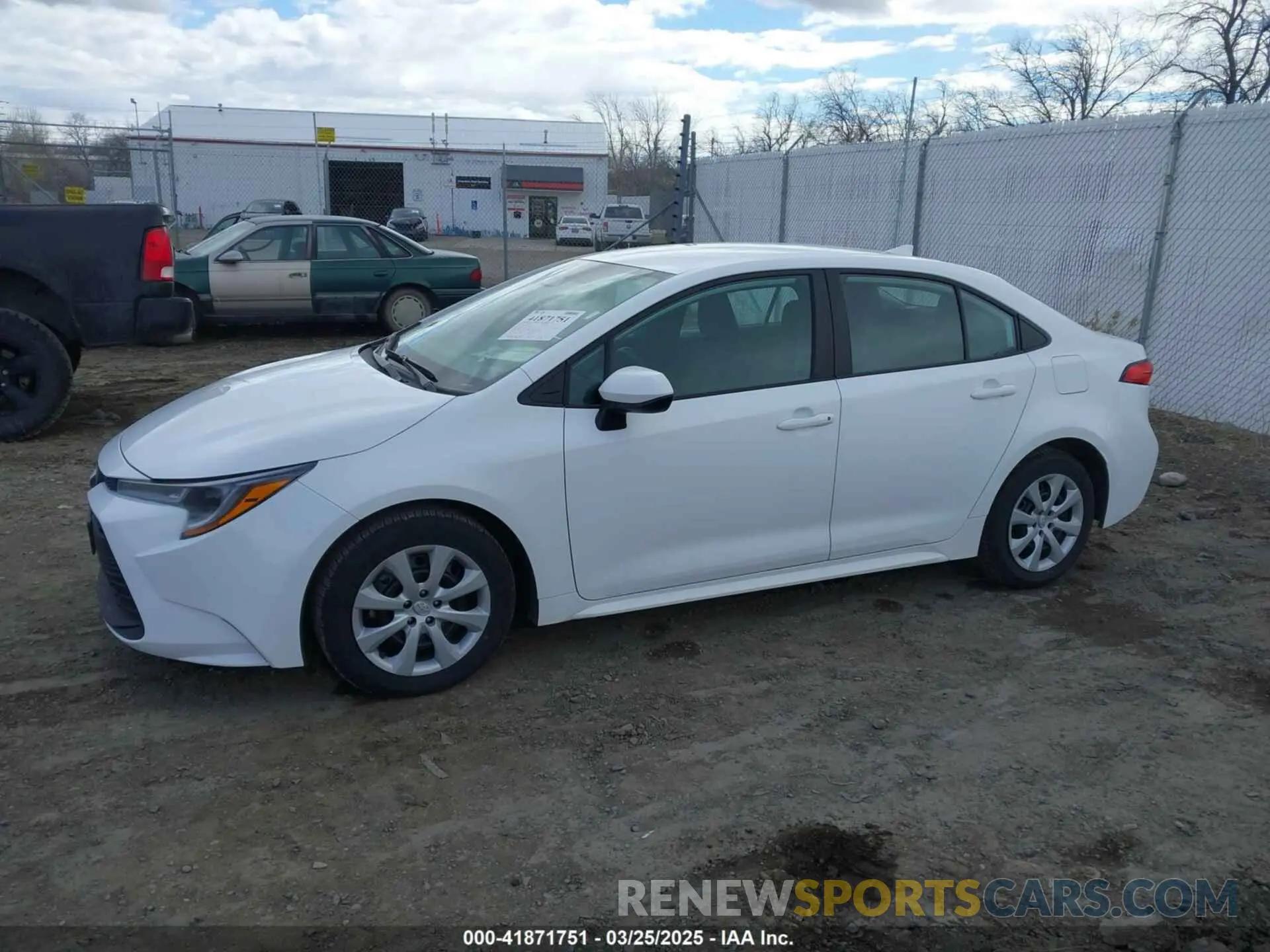 2 fotografías del automóvil dañado 5YFB4MDE4RP111180 TOYOTA COROLLA 2024