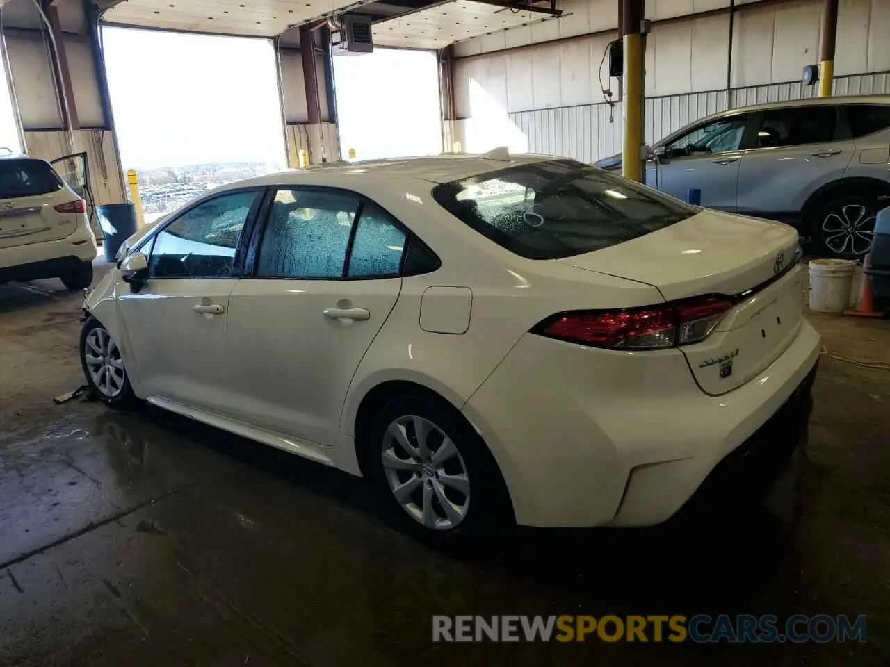 2 fotografías del automóvil dañado 5YFB4MDE4RP151453 TOYOTA COROLLA 2024
