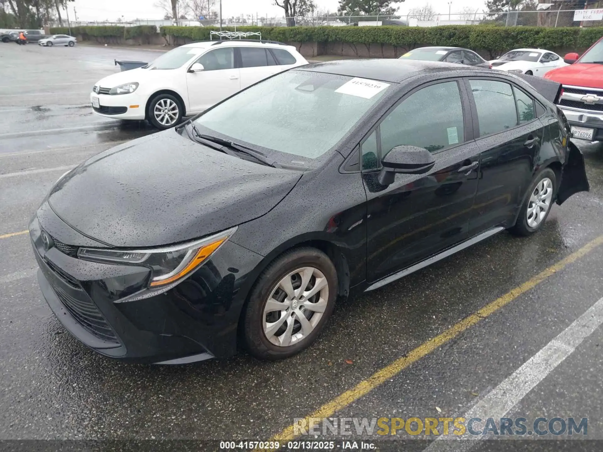 2 fotografías del automóvil dañado 5YFB4MDE4RP164865 TOYOTA COROLLA 2024