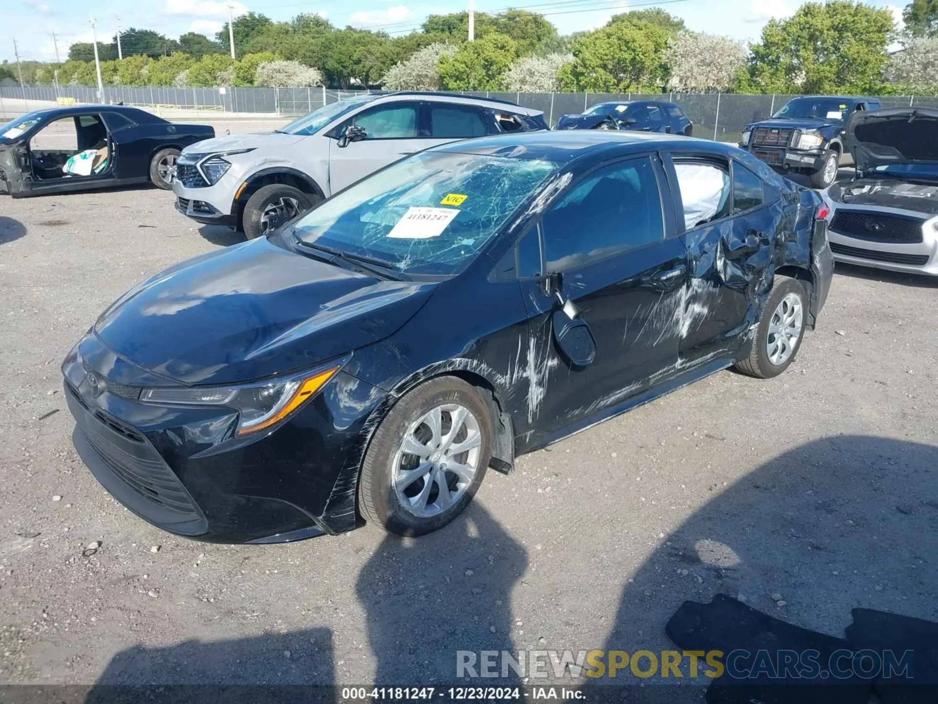 2 fotografías del automóvil dañado 5YFB4MDE4RP212476 TOYOTA COROLLA 2024