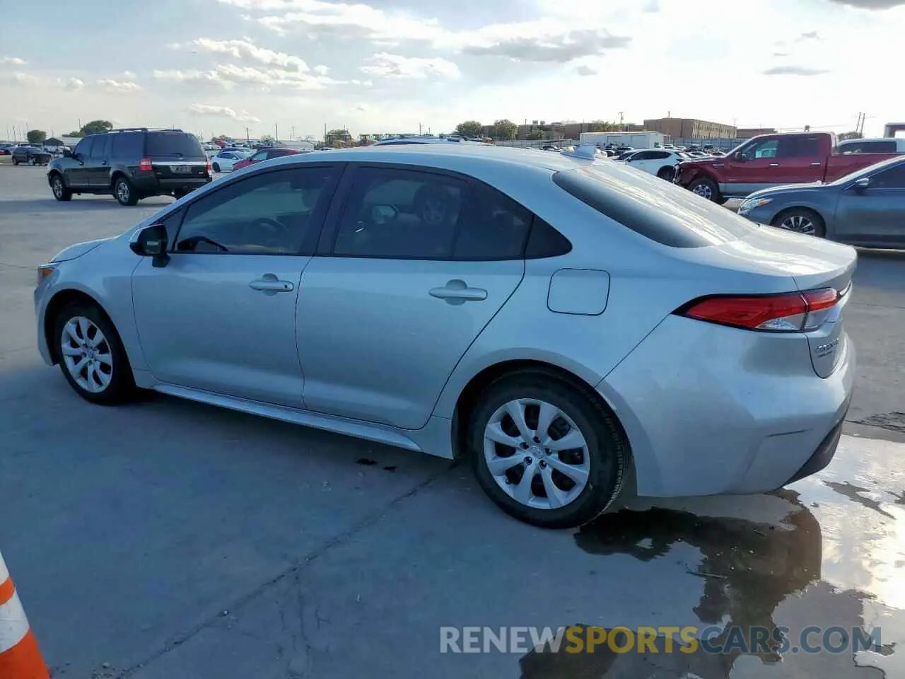2 fotografías del automóvil dañado 5YFB4MDE5RP080909 TOYOTA COROLLA 2024