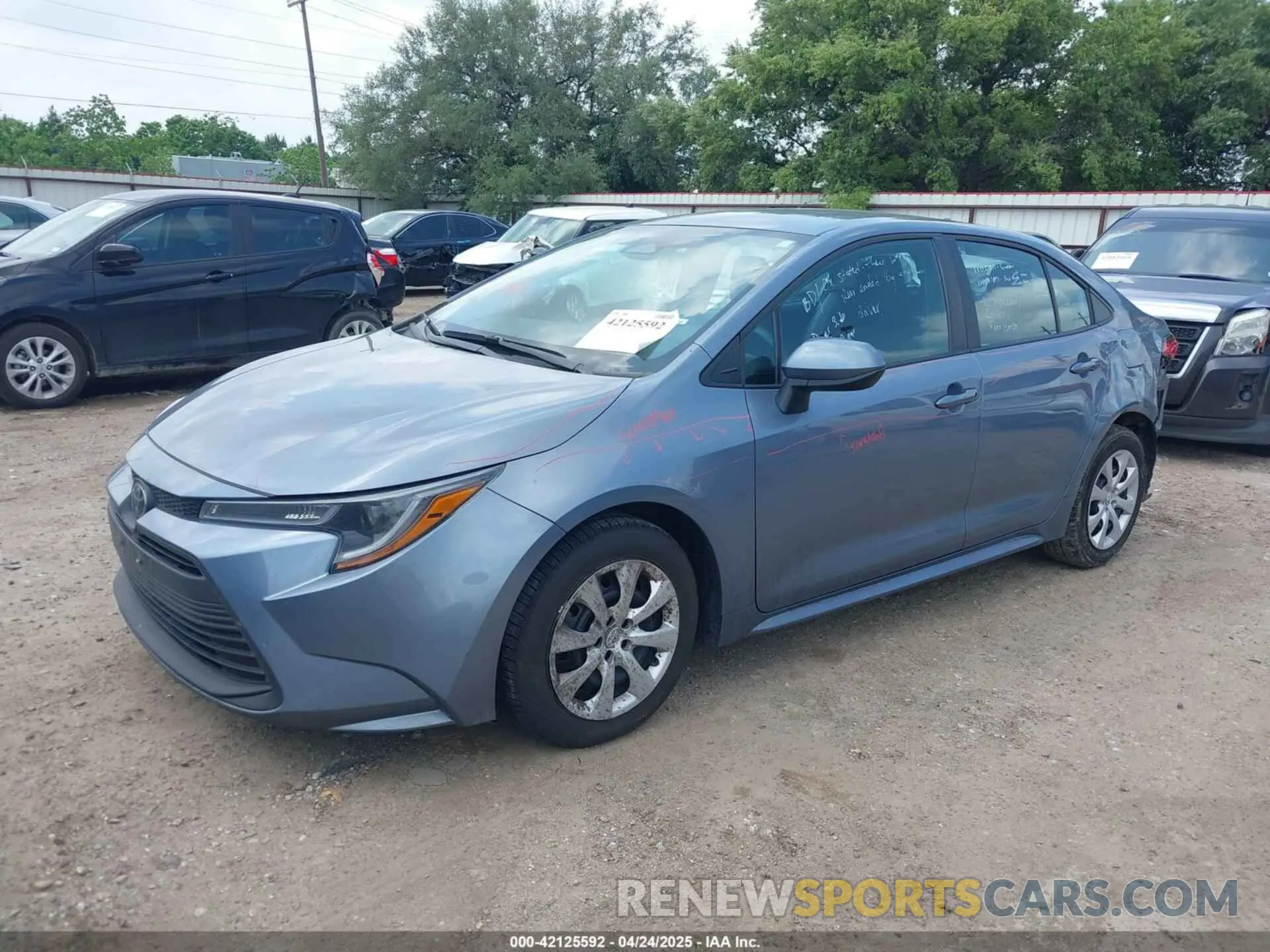 2 fotografías del automóvil dañado 5YFB4MDE5RP082420 TOYOTA COROLLA 2024