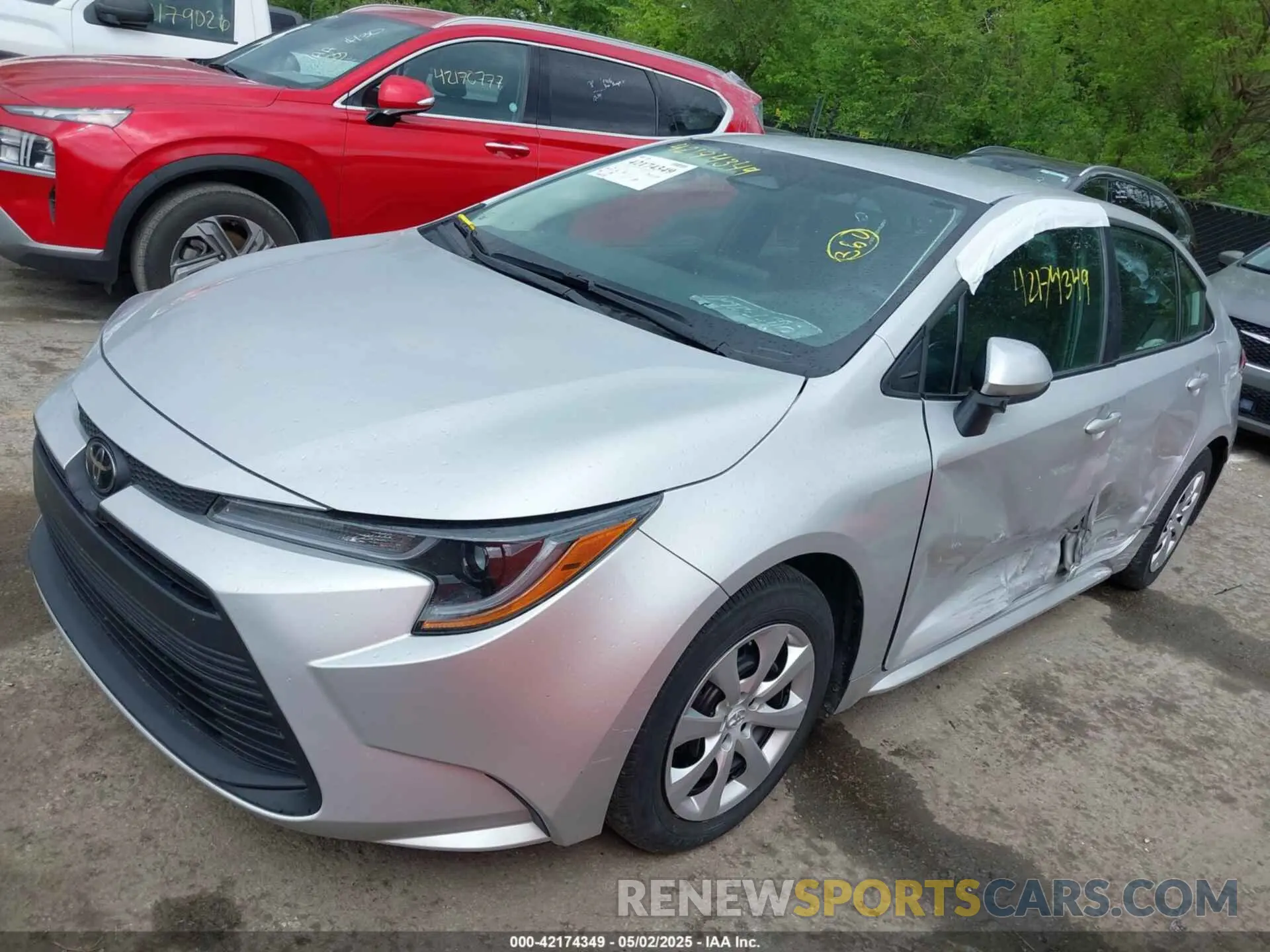 2 fotografías del automóvil dañado 5YFB4MDE5RP110281 TOYOTA COROLLA 2024