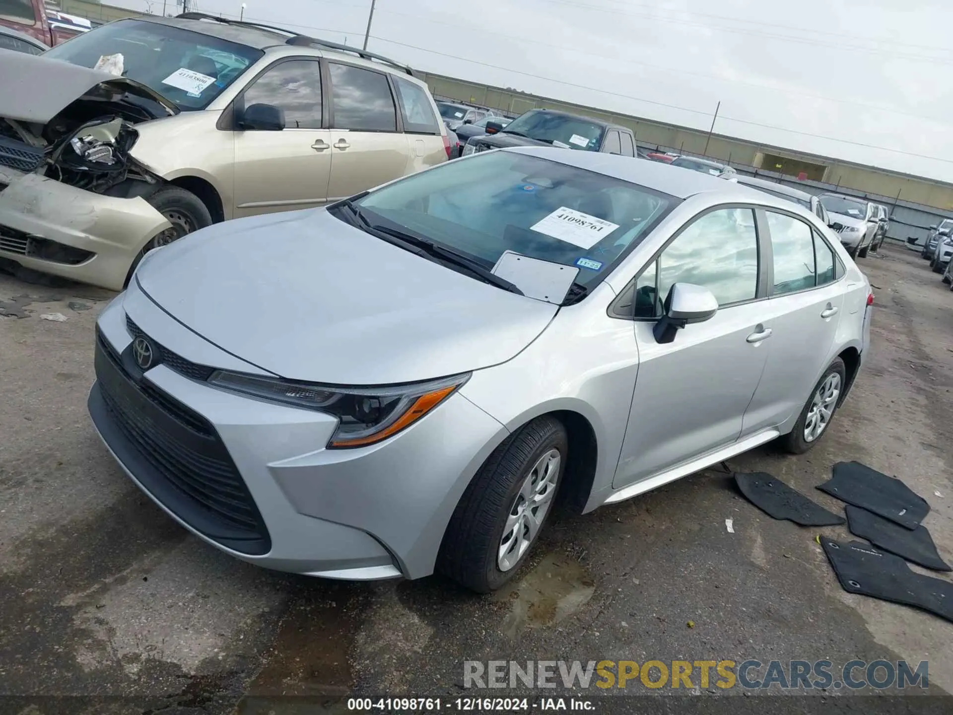 2 fotografías del automóvil dañado 5YFB4MDE6RP116235 TOYOTA COROLLA 2024