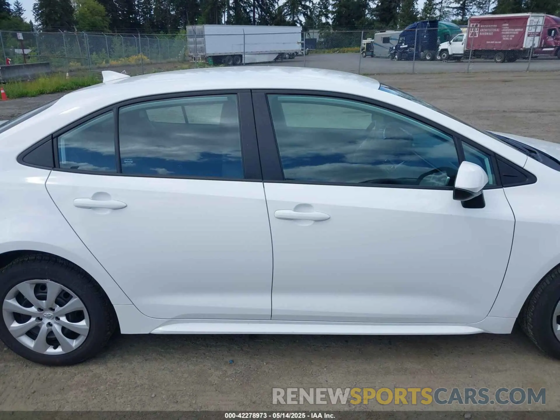 13 fotografías del automóvil dañado 5YFB4MDE6RP176581 TOYOTA COROLLA 2024