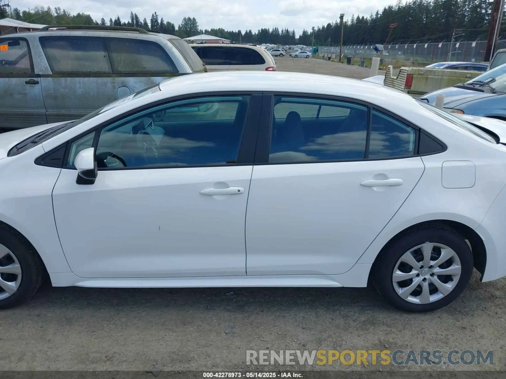 14 fotografías del automóvil dañado 5YFB4MDE6RP176581 TOYOTA COROLLA 2024