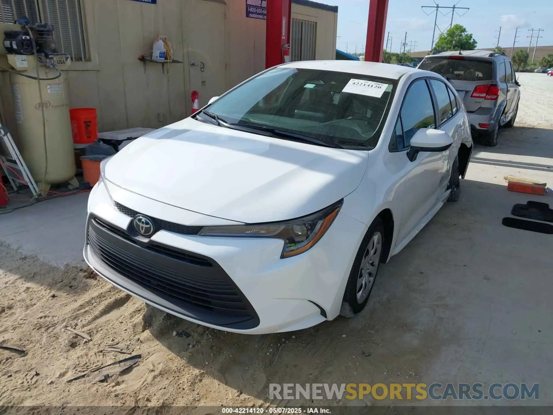 2 fotografías del automóvil dañado 5YFB4MDE8RP131836 TOYOTA COROLLA 2024