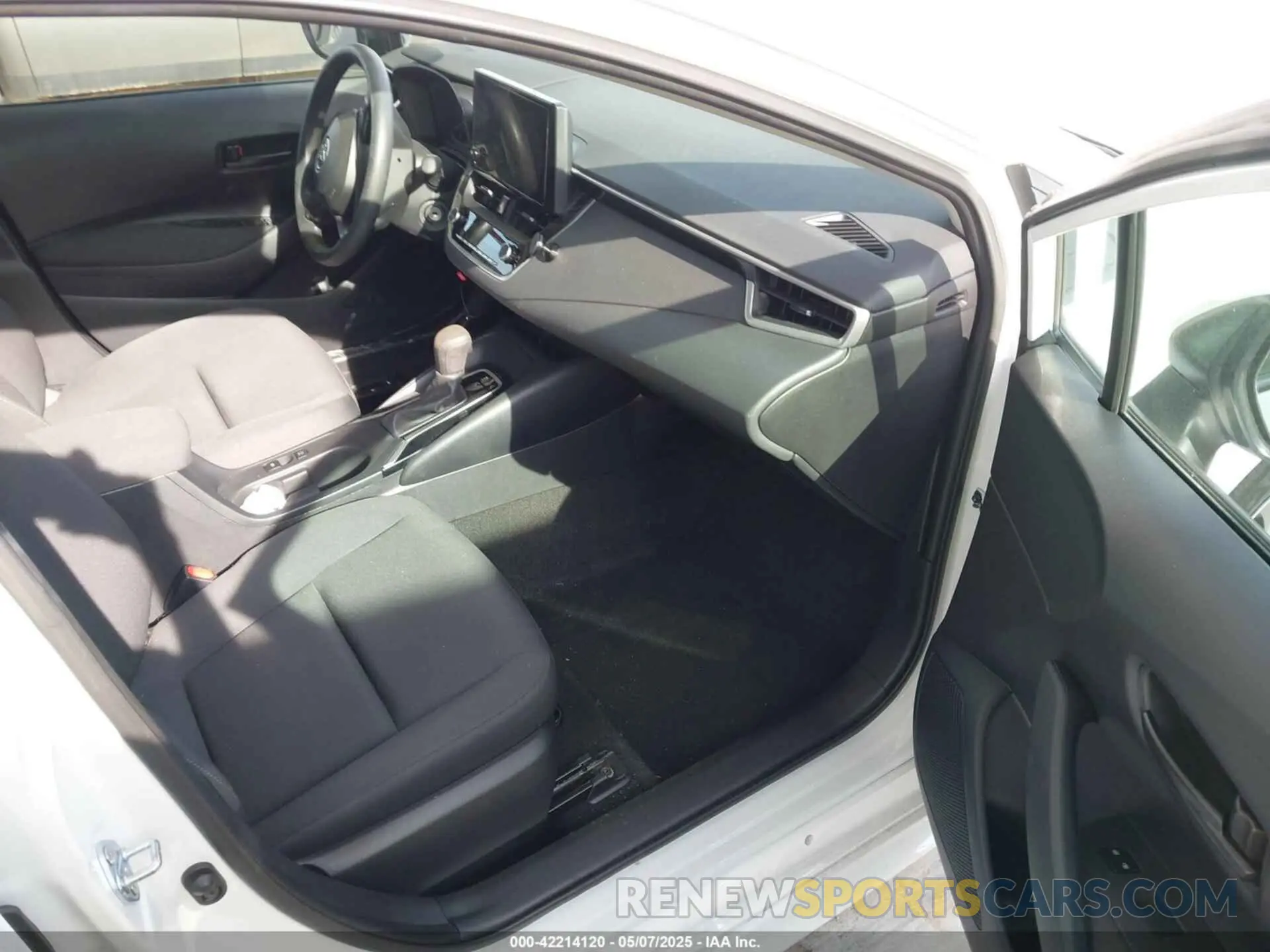 5 fotografías del automóvil dañado 5YFB4MDE8RP131836 TOYOTA COROLLA 2024