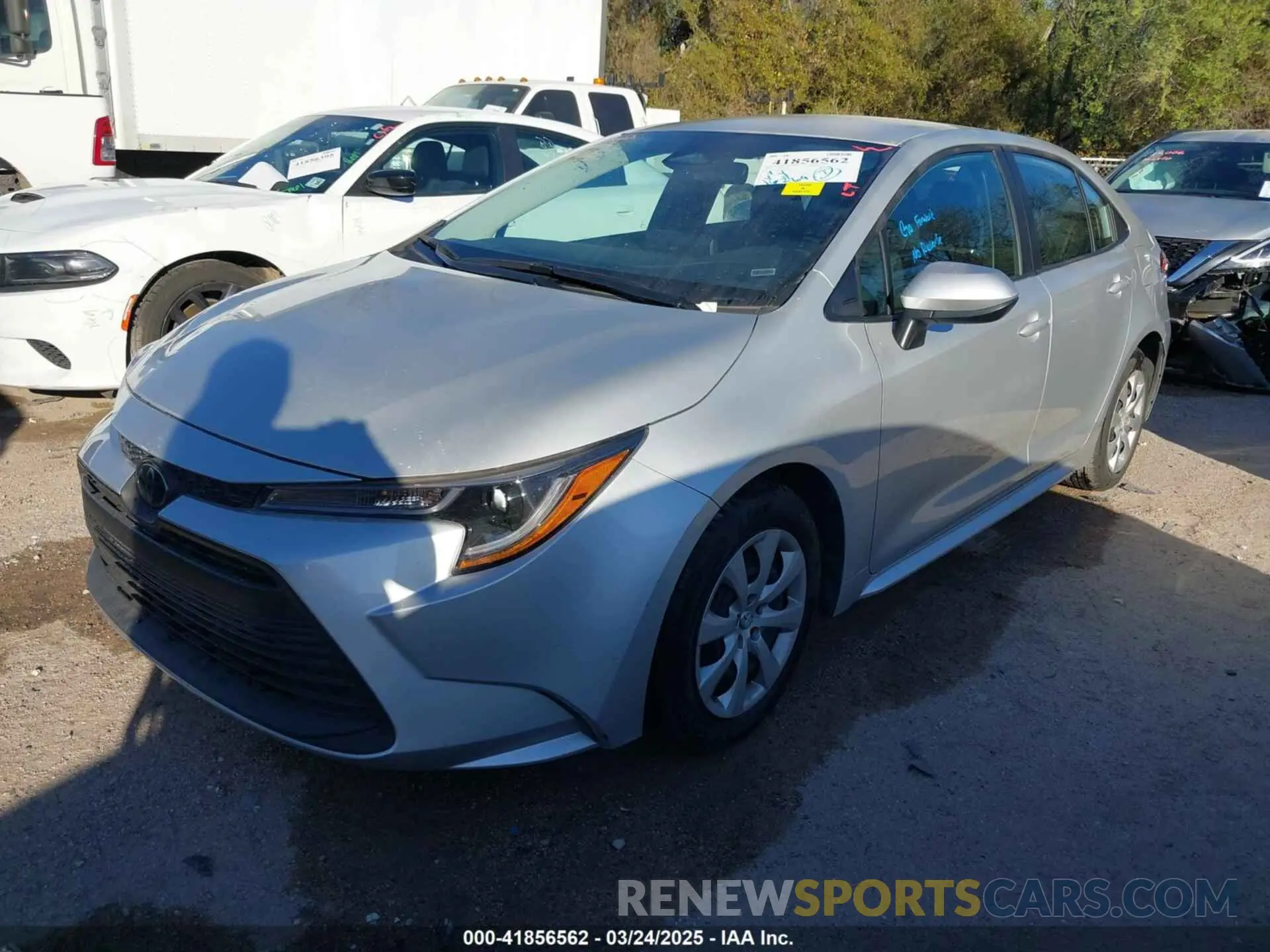 2 fotografías del automóvil dañado 5YFB4MDE8RP168708 TOYOTA COROLLA 2024