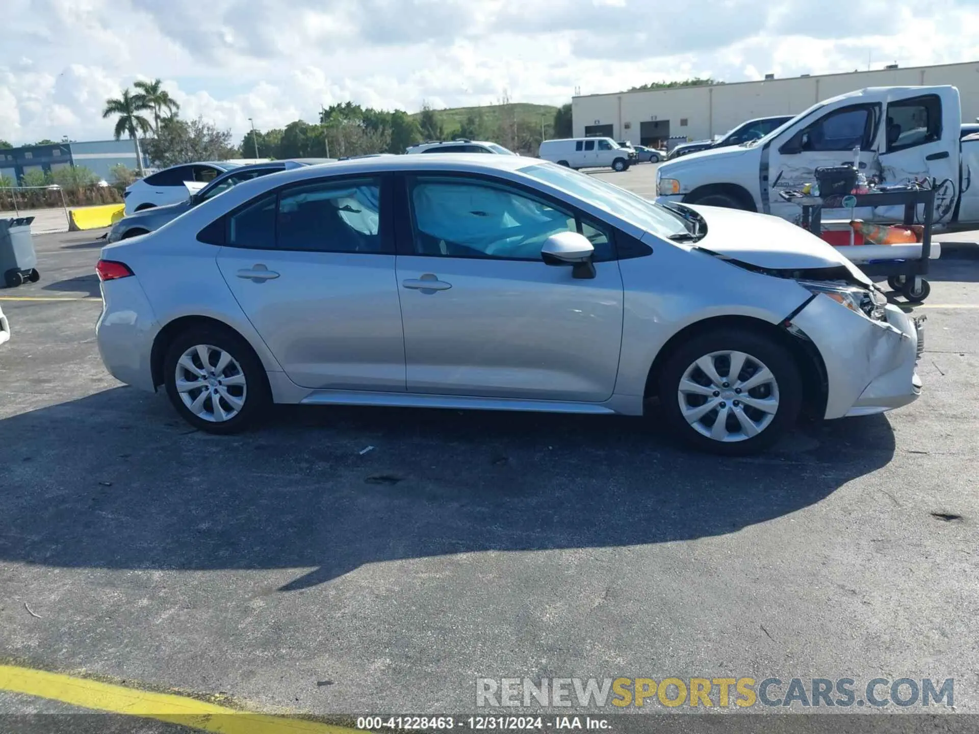 12 fotografías del automóvil dañado 5YFB4MDE8RP170622 TOYOTA COROLLA 2024
