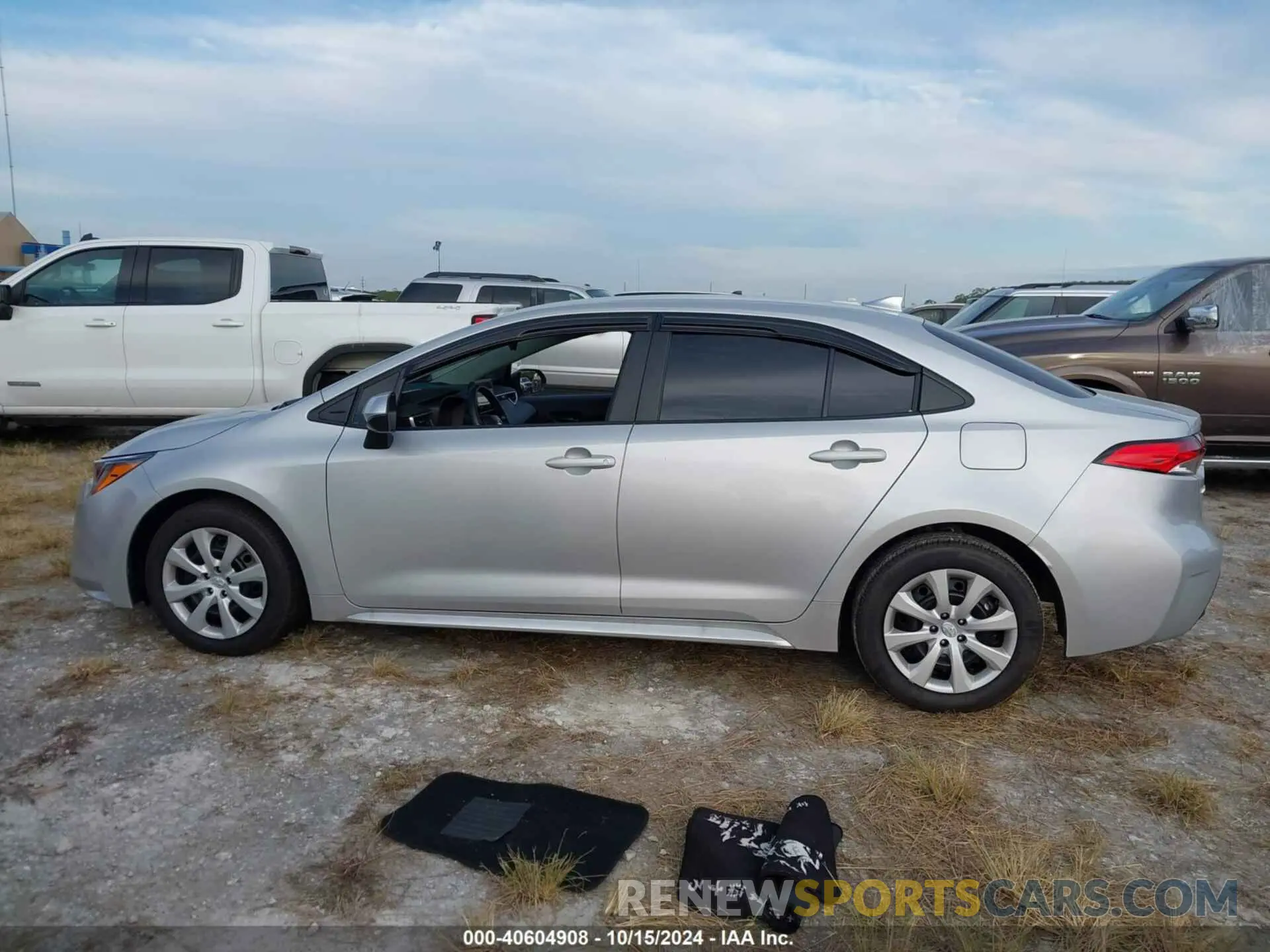 14 fotografías del automóvil dañado 5YFB4MDE8RP191504 TOYOTA COROLLA 2024