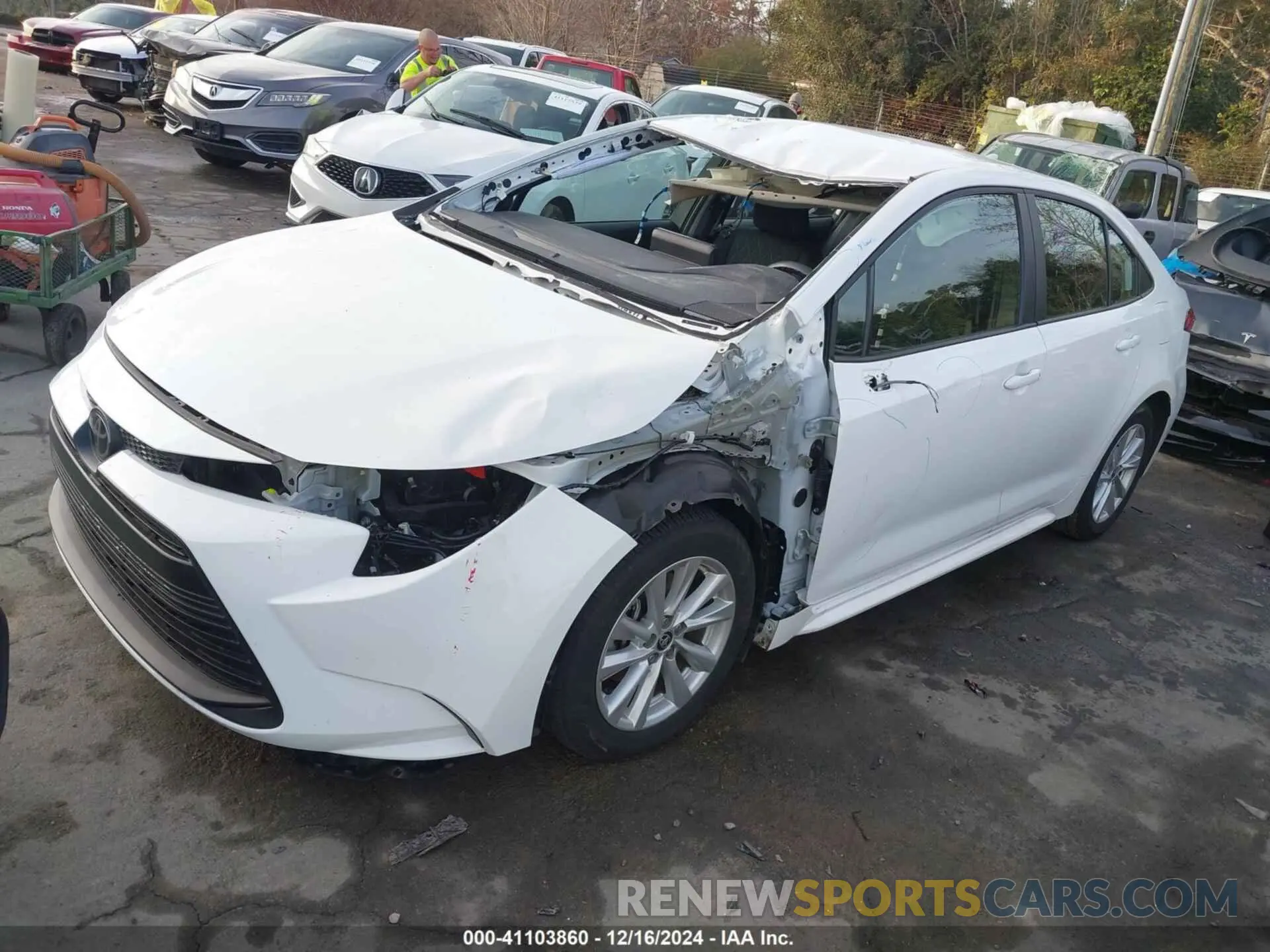 2 fotografías del automóvil dañado 5YFB4MDE9RP097499 TOYOTA COROLLA 2024