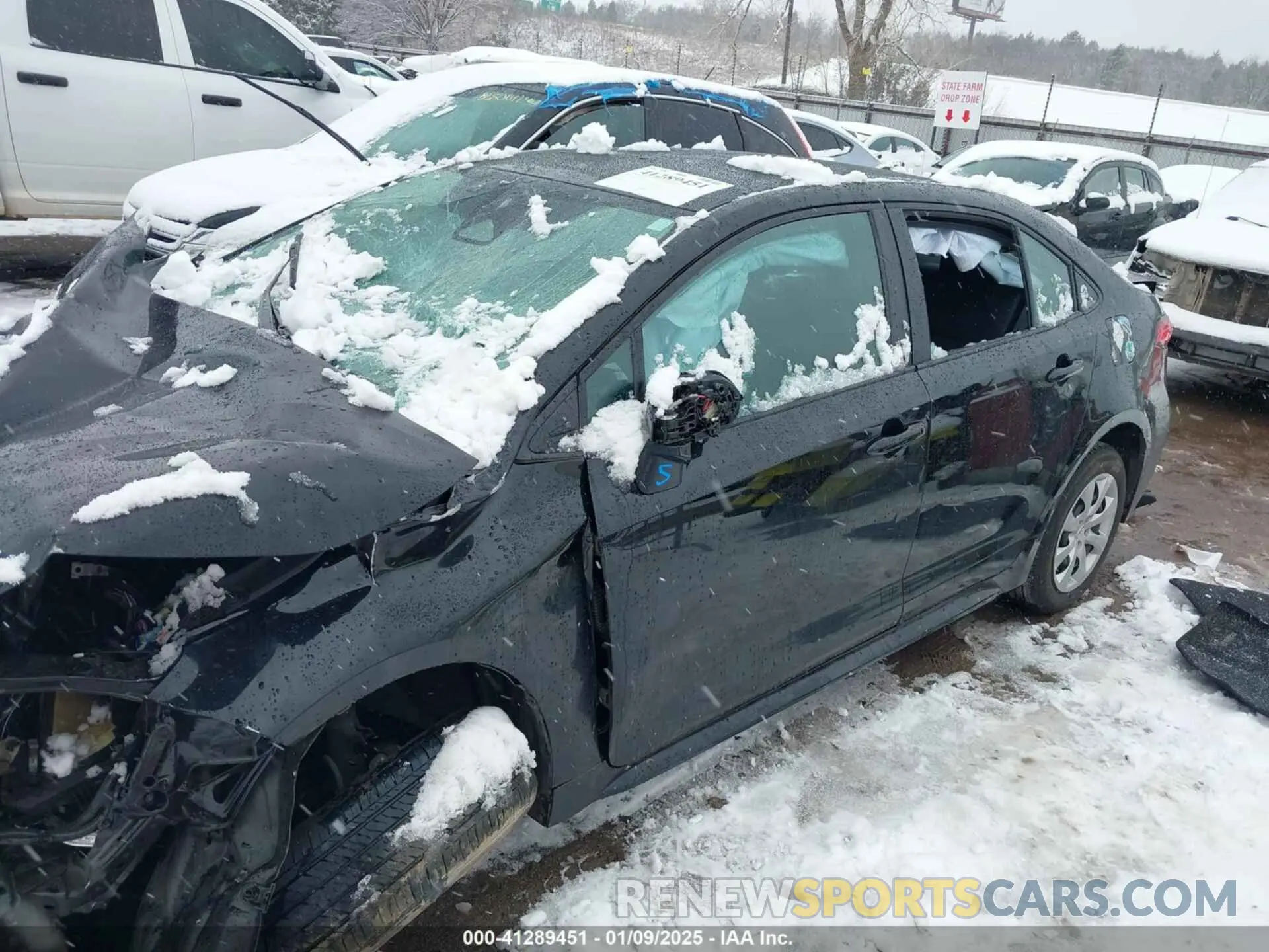 2 fotografías del automóvil dañado 5YFB4MDE9RP097888 TOYOTA COROLLA 2024