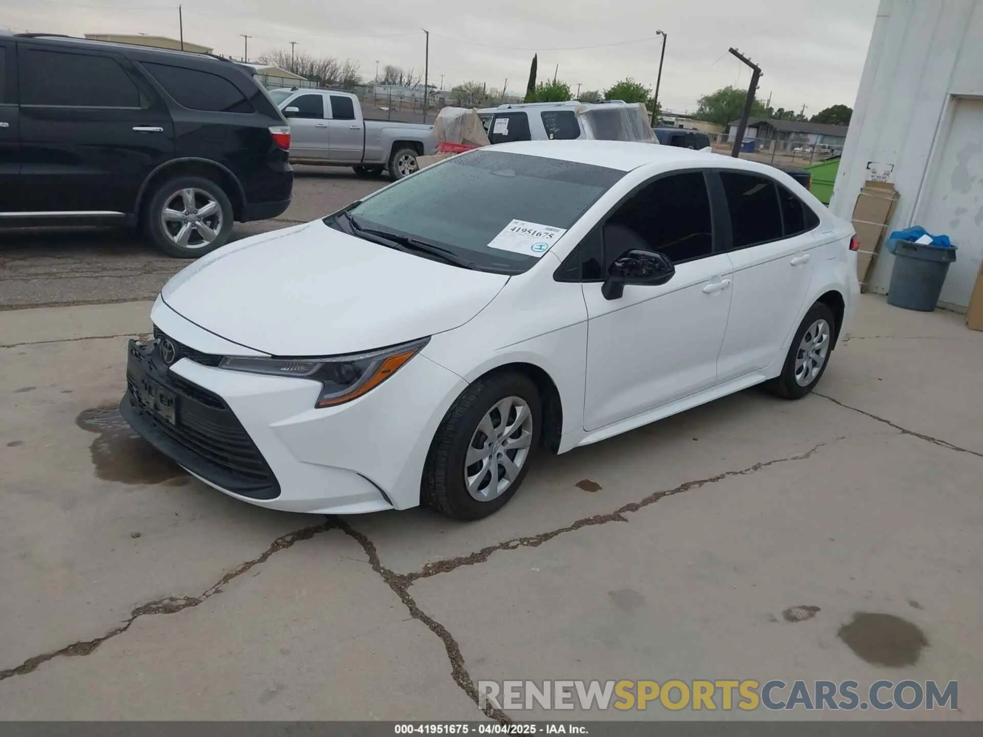 2 fotografías del automóvil dañado 5YFB4MDE9RP212019 TOYOTA COROLLA 2024
