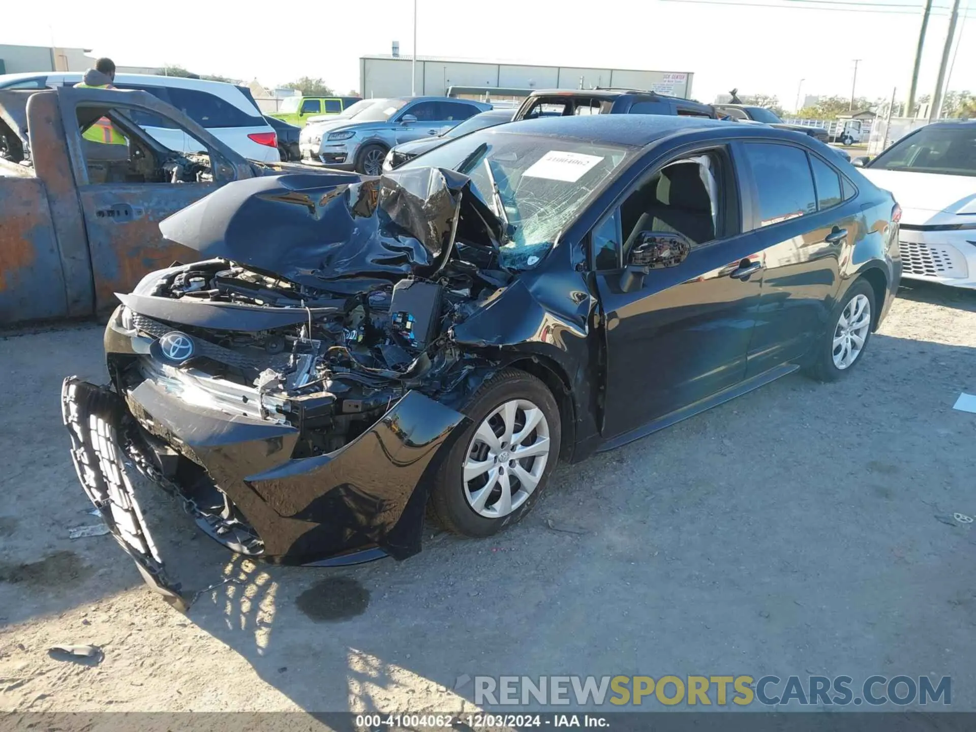 2 fotografías del automóvil dañado 5YFB4MDEXRP182707 TOYOTA COROLLA 2024