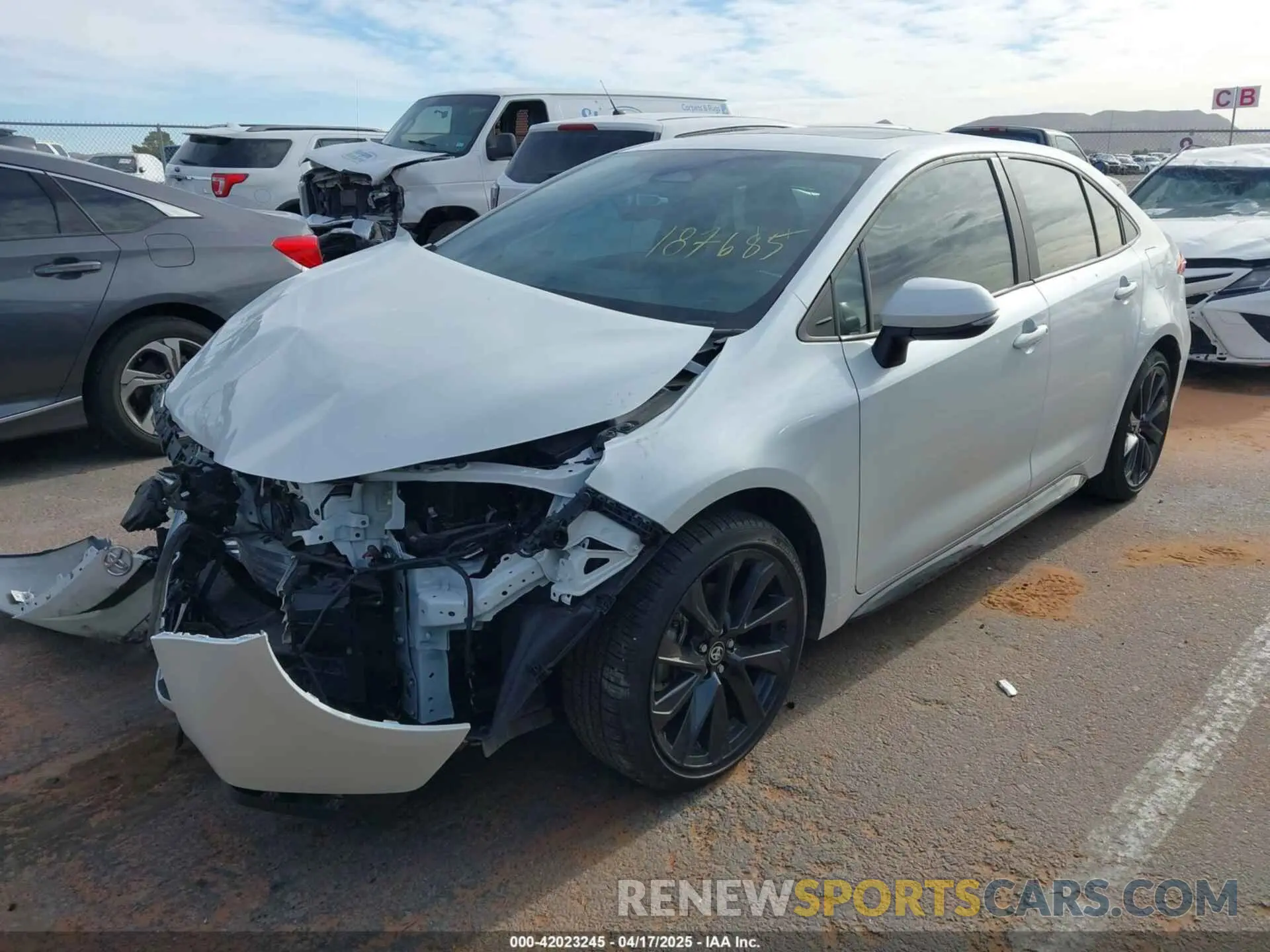 2 fotografías del automóvil dañado 5YFP4MCE8RP187685 TOYOTA COROLLA 2024