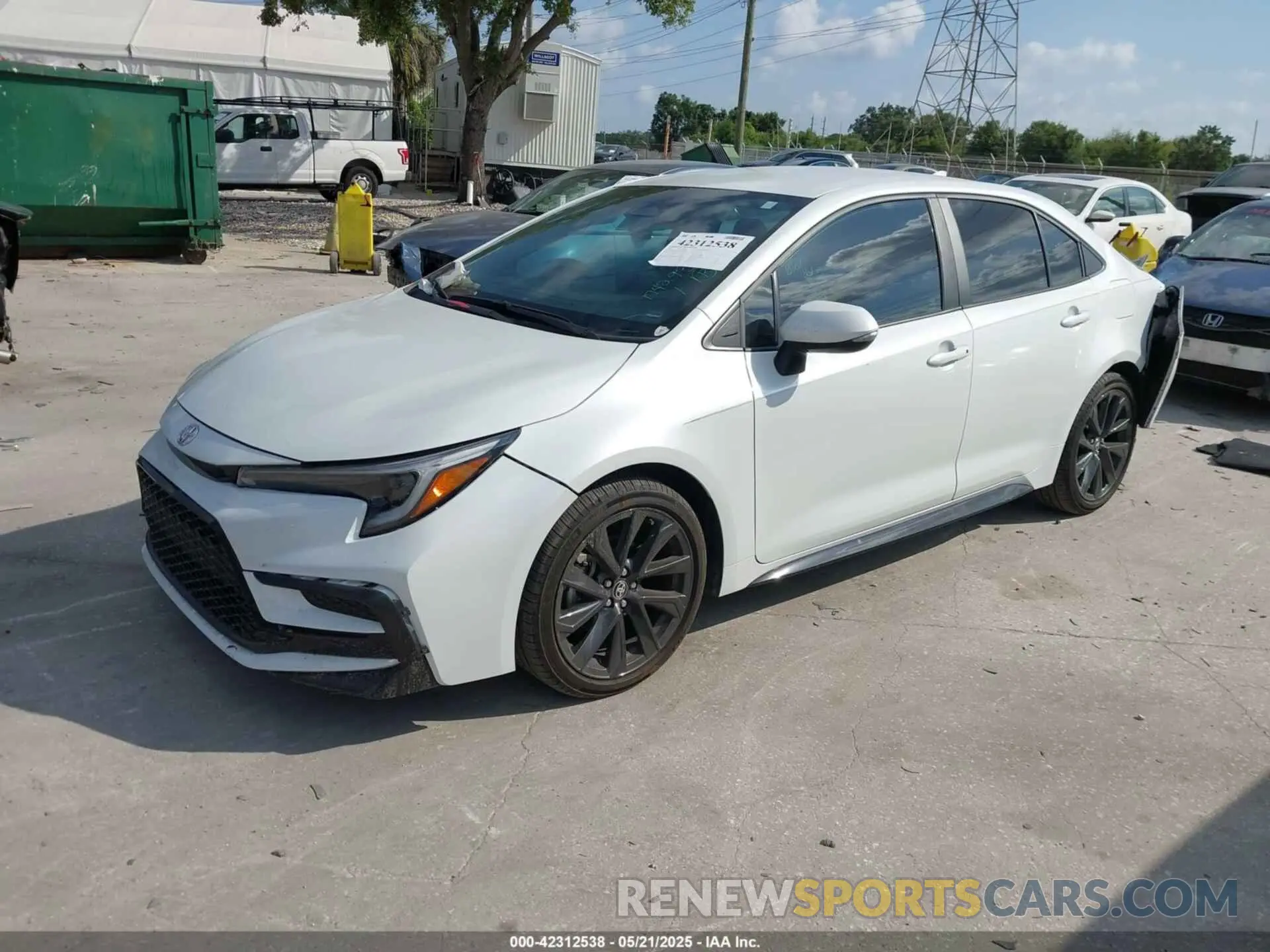 2 fotografías del automóvil dañado 5YFS4MCE0RP174293 TOYOTA COROLLA 2024