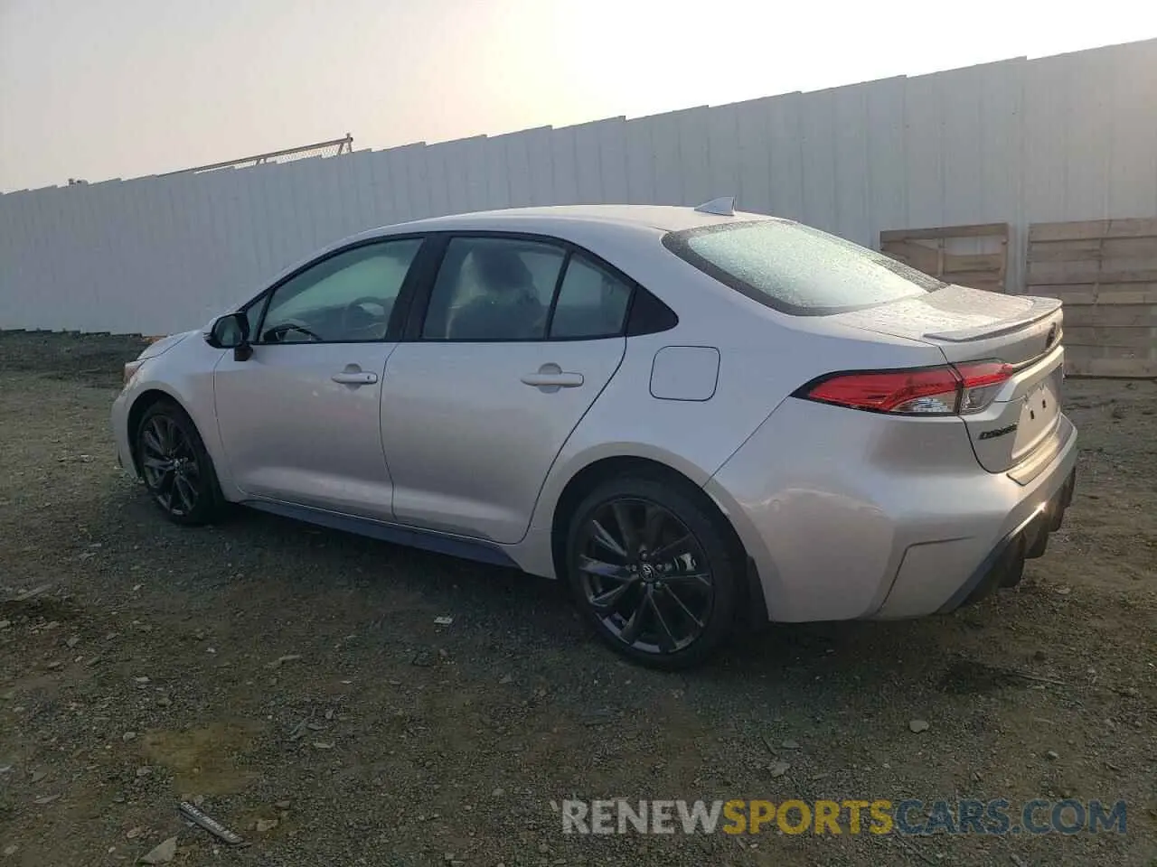 2 fotografías del automóvil dañado 5YFS4MCE2RP204751 TOYOTA COROLLA 2024