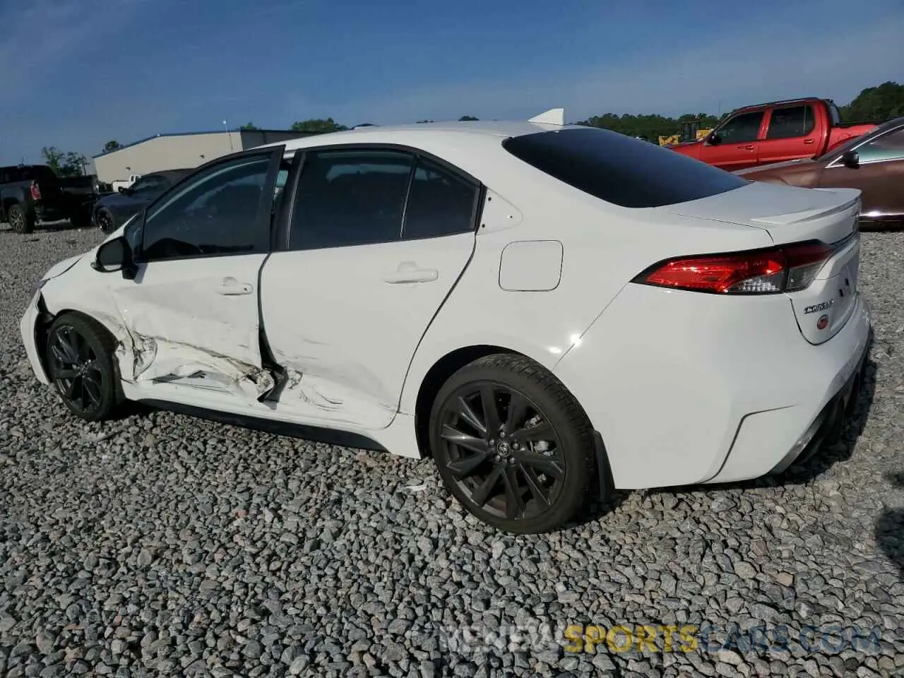 2 fotografías del automóvil dañado 5YFS4MCE2RP207570 TOYOTA COROLLA 2024