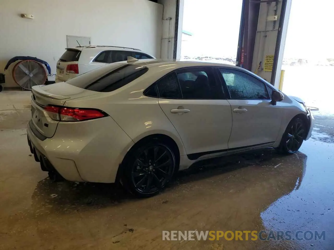 3 fotografías del automóvil dañado 5YFS4MCE3RP210252 TOYOTA COROLLA 2024